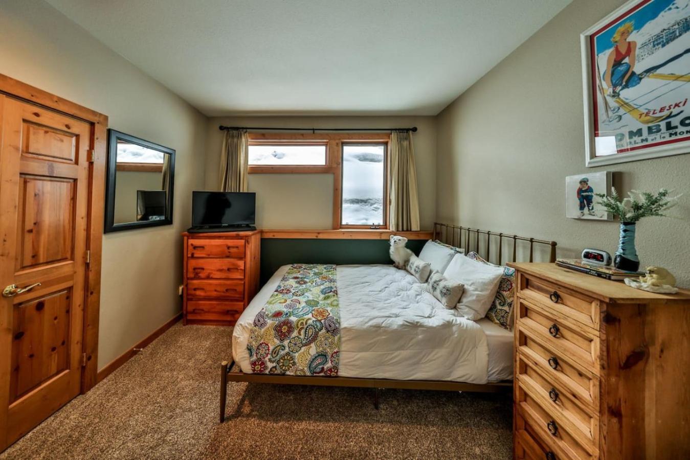 Rocky Mountain Retreat Steps to Slopes with Hot Tub and Spectacular Views