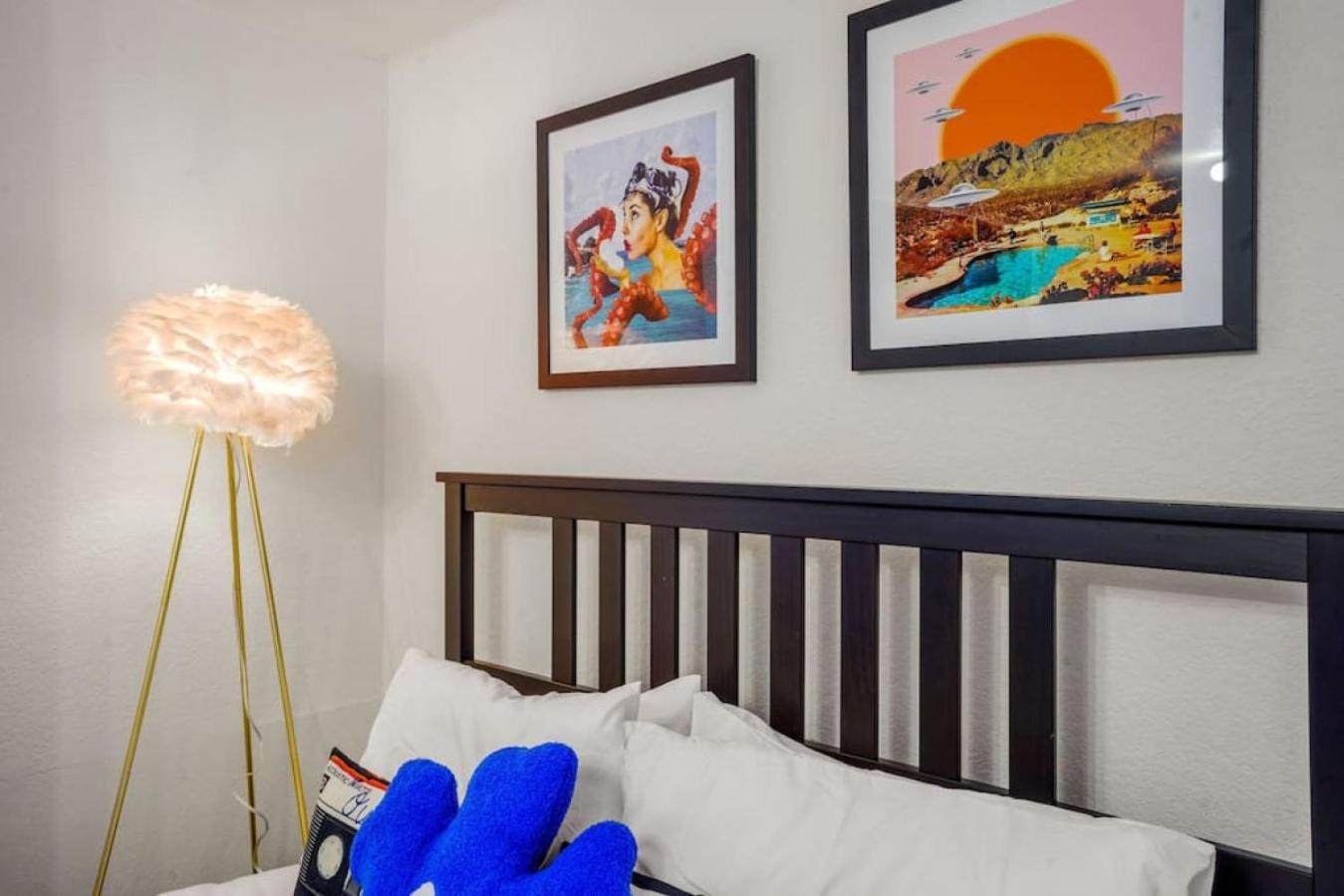 5 Bedroom Home 10 Min Drive To Downtown