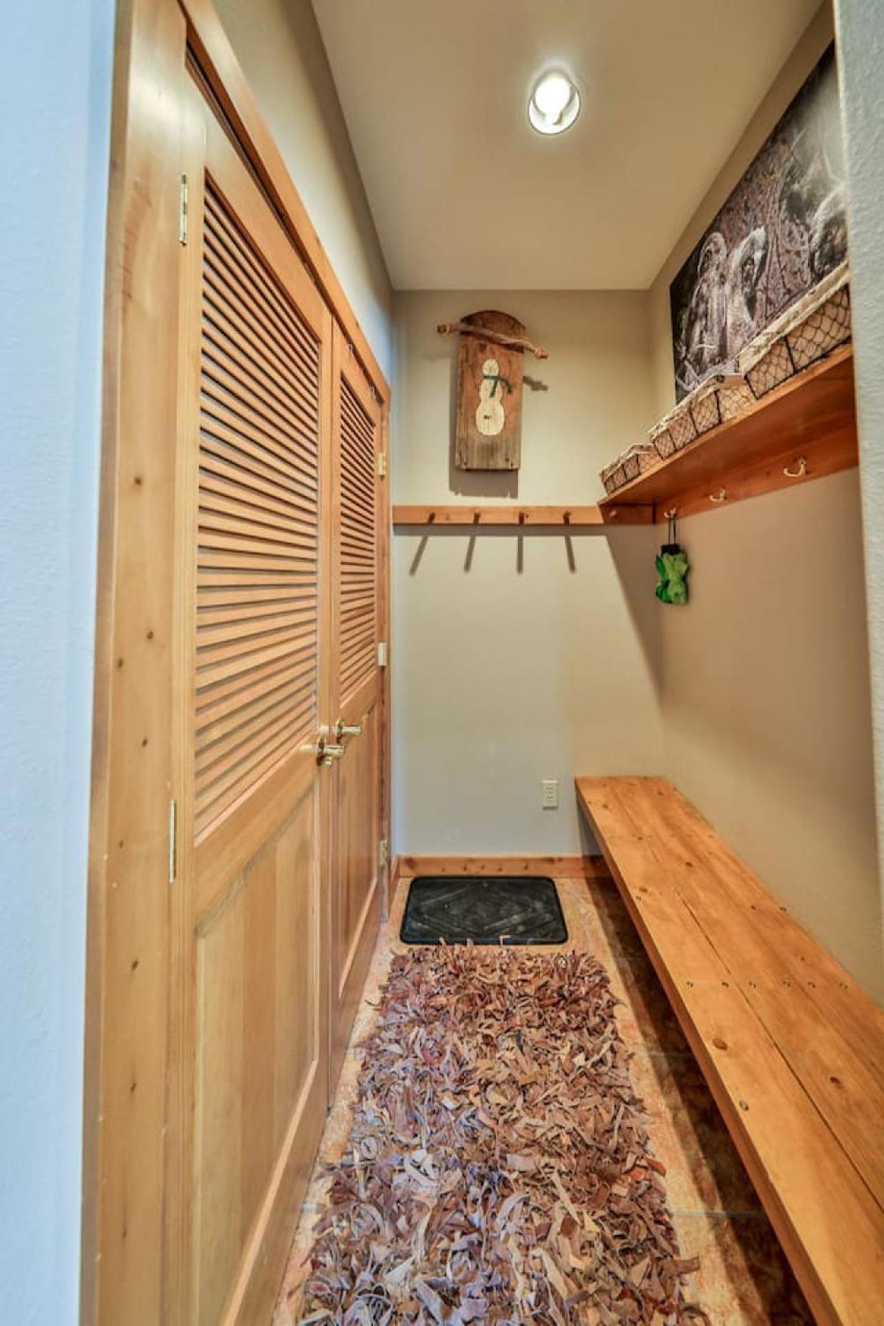 Rocky Mountain Retreat Steps to Slopes with Hot Tub and Spectacular Views