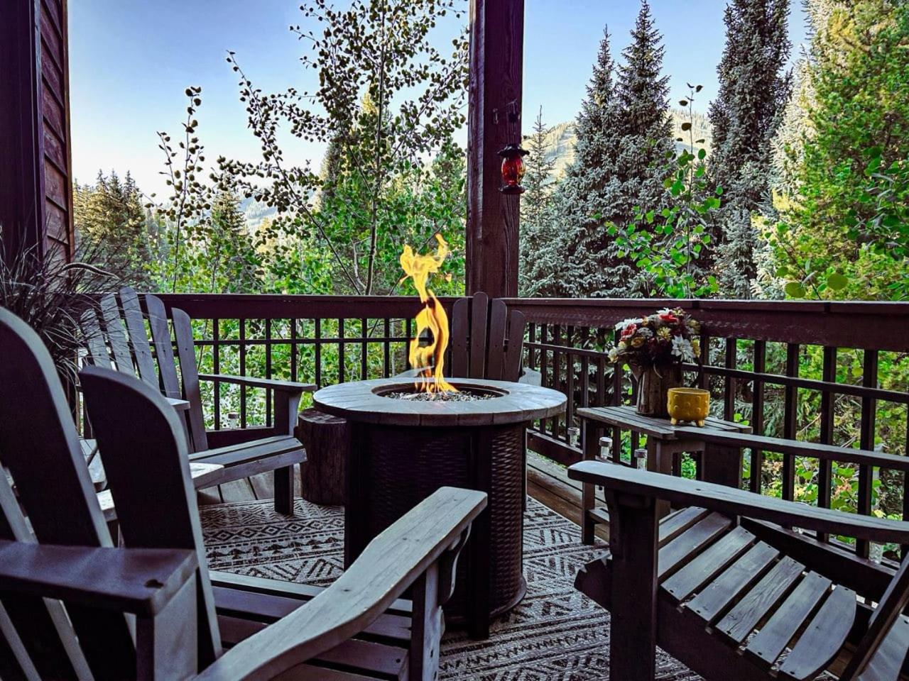 Rocky Mountain Retreat Steps to Slopes with Hot Tub and Spectacular Views