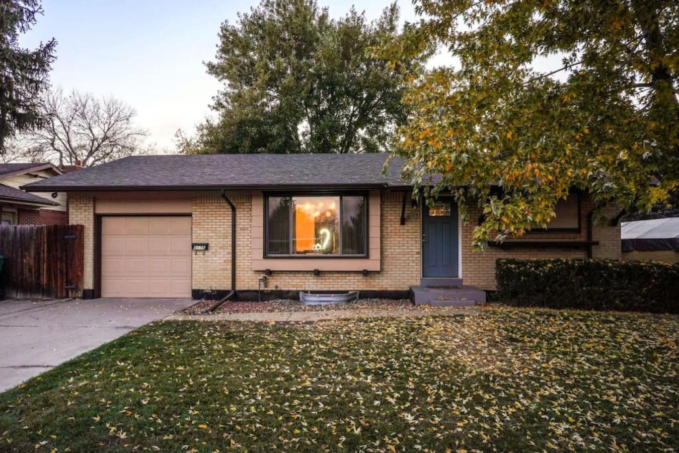 5 Bedroom Home 10 Min Drive To Downtown