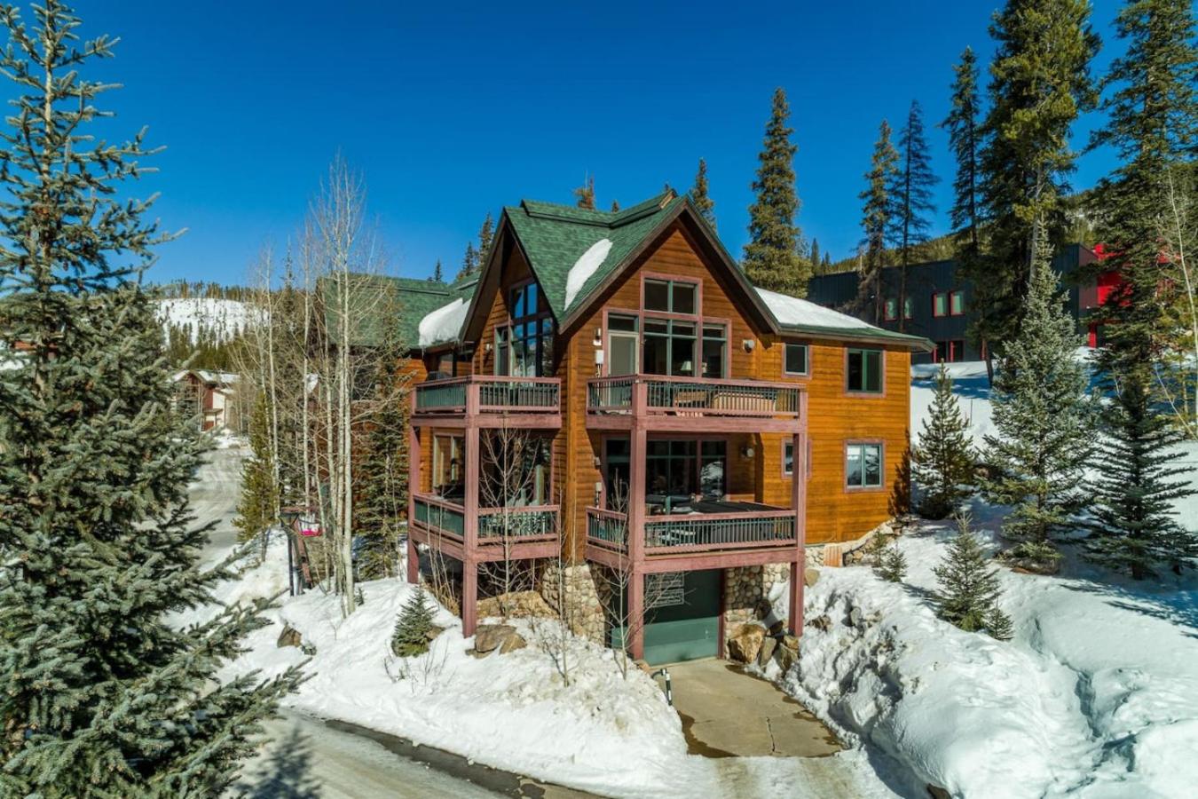 Rocky Mountain Retreat Steps to Slopes with Hot Tub and Spectacular Views
