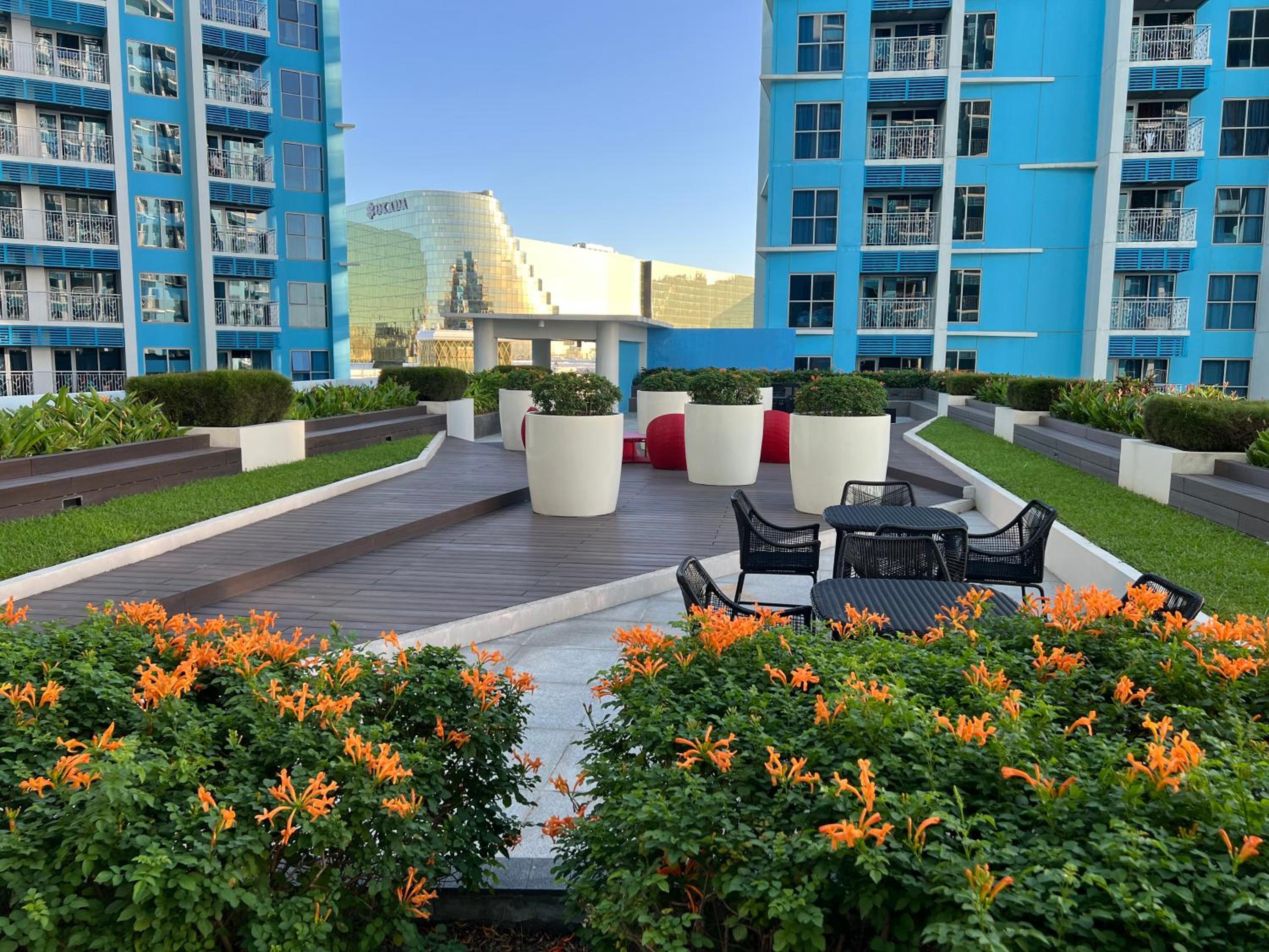 Playful 1BR With Magnificant Bayview Garden View Near Okada, Solaire, Aiports