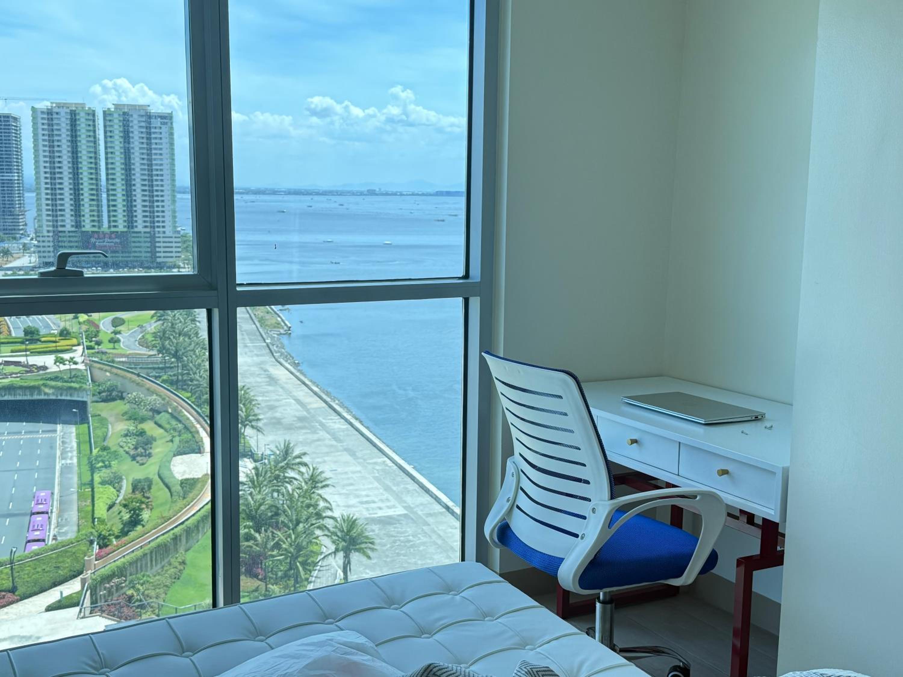 Playful 1BR With Magnificant Bayview Garden View Near Okada, Solaire, Aiports