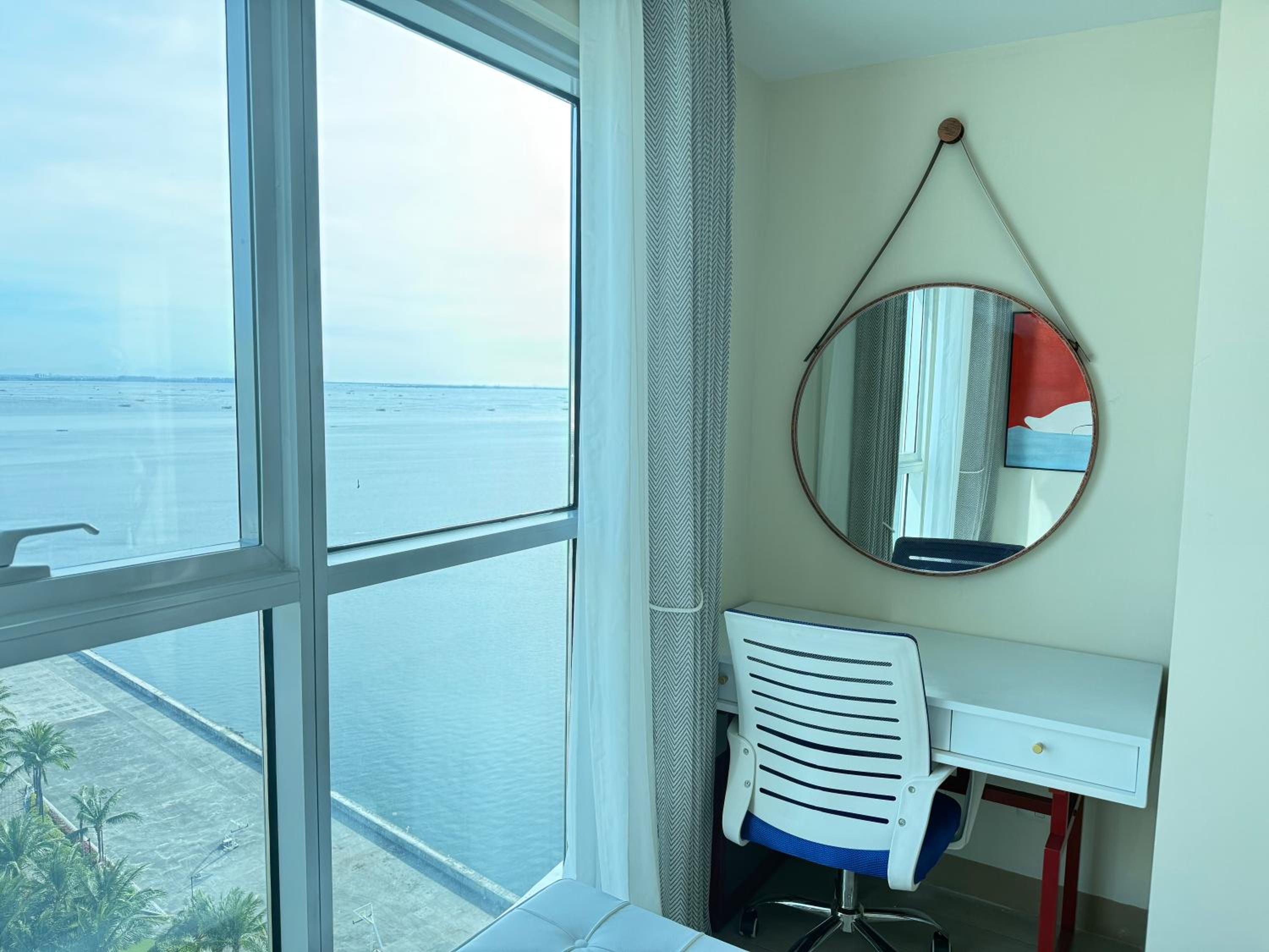 Playful 1BR With Magnificant Bayview Garden View Near Okada, Solaire, Aiports