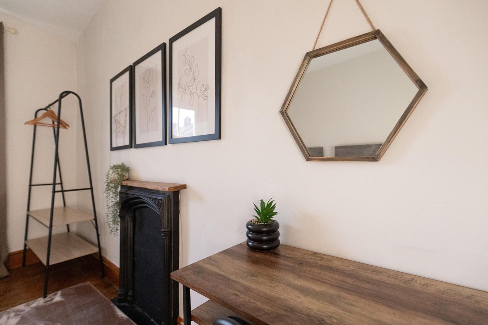 WEST VIEW COTTAGE - Charming Wensley Cottage in the Heart of Peaks