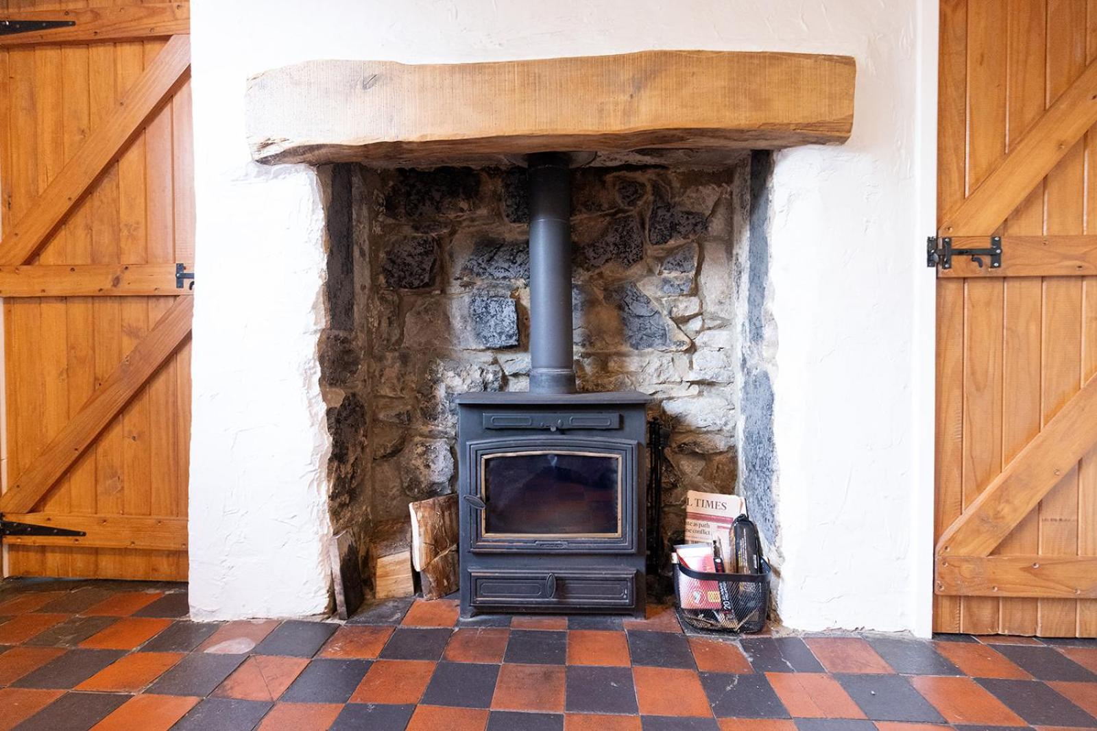 WEST VIEW COTTAGE - Charming Wensley Cottage in the Heart of Peaks