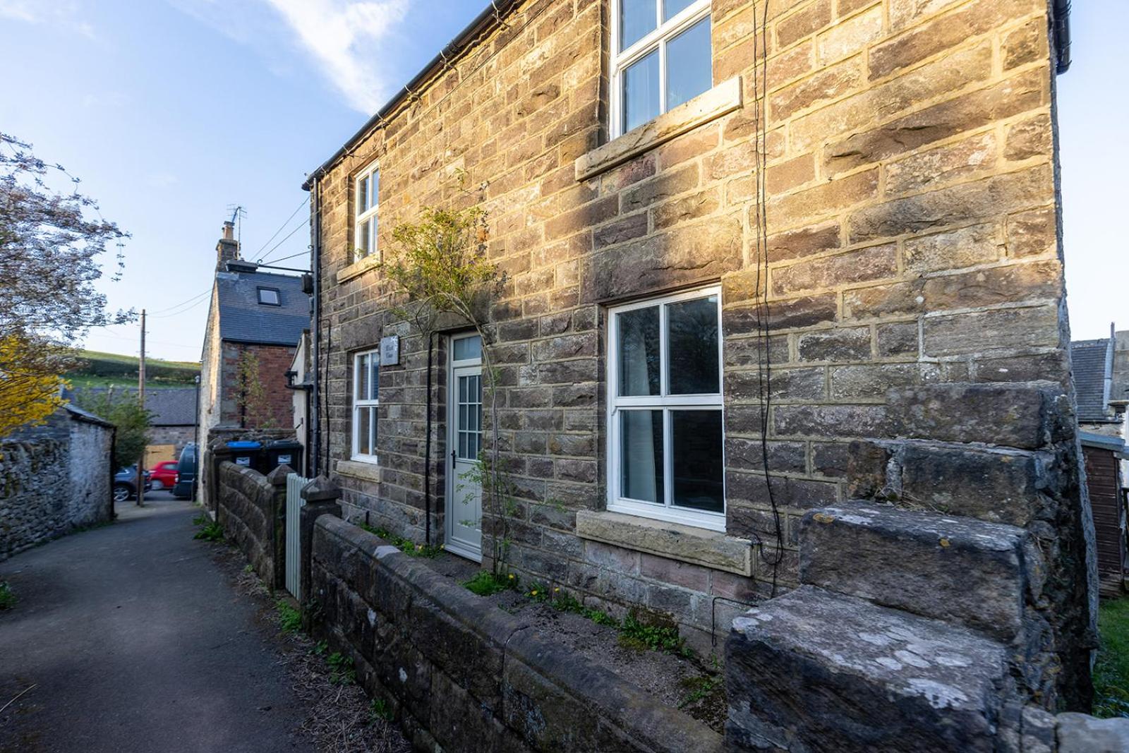 WEST VIEW COTTAGE - Charming Wensley Cottage in the Heart of Peaks