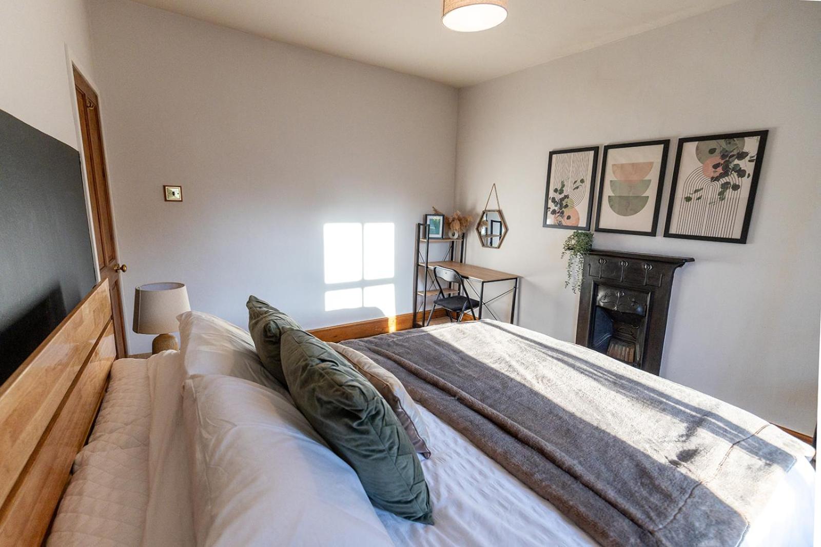 WEST VIEW COTTAGE - Charming Wensley Cottage in the Heart of Peaks