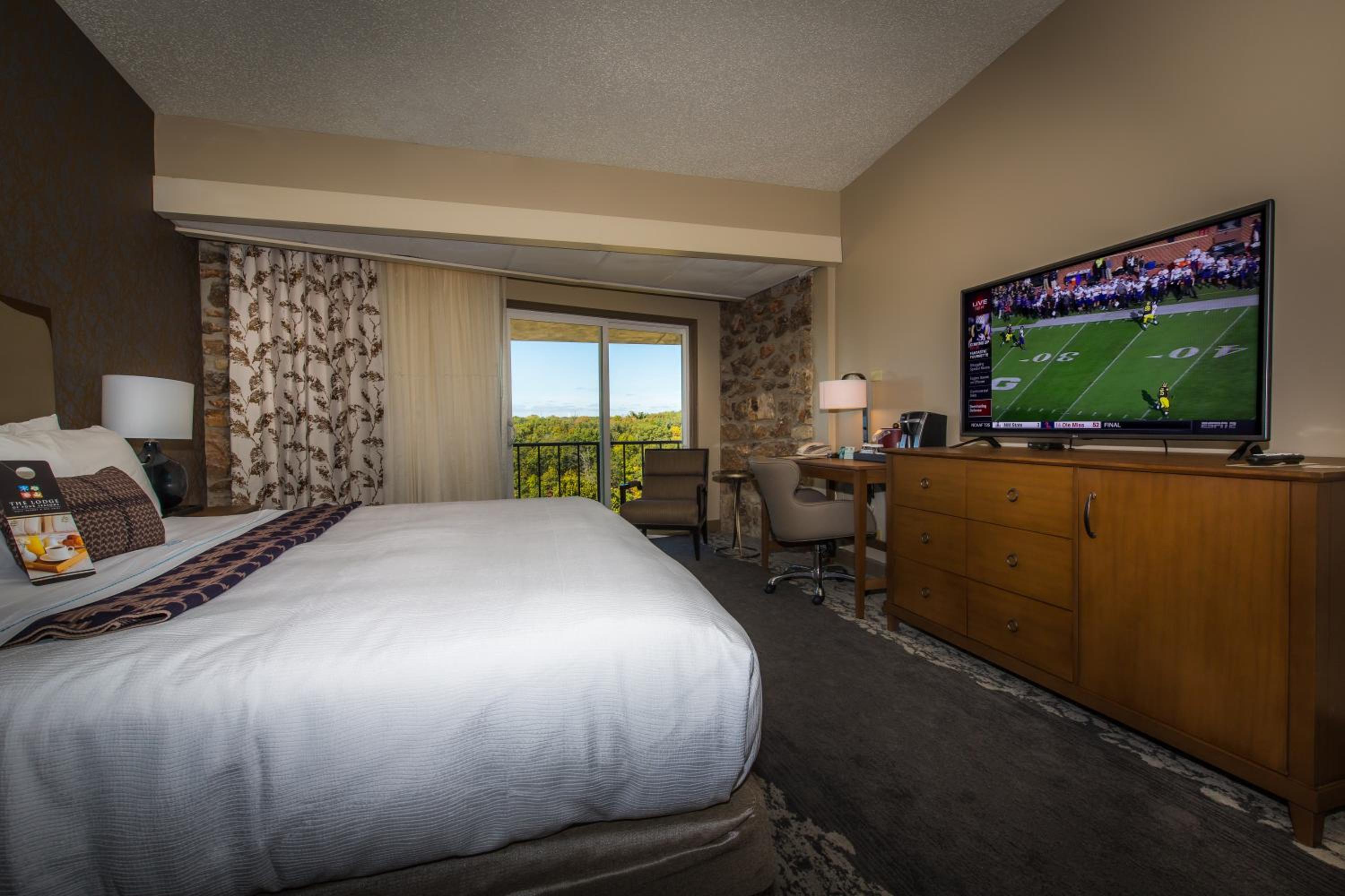 Lodge of Four Seasons Golf Resort, Marina  Spa - Property Image 9