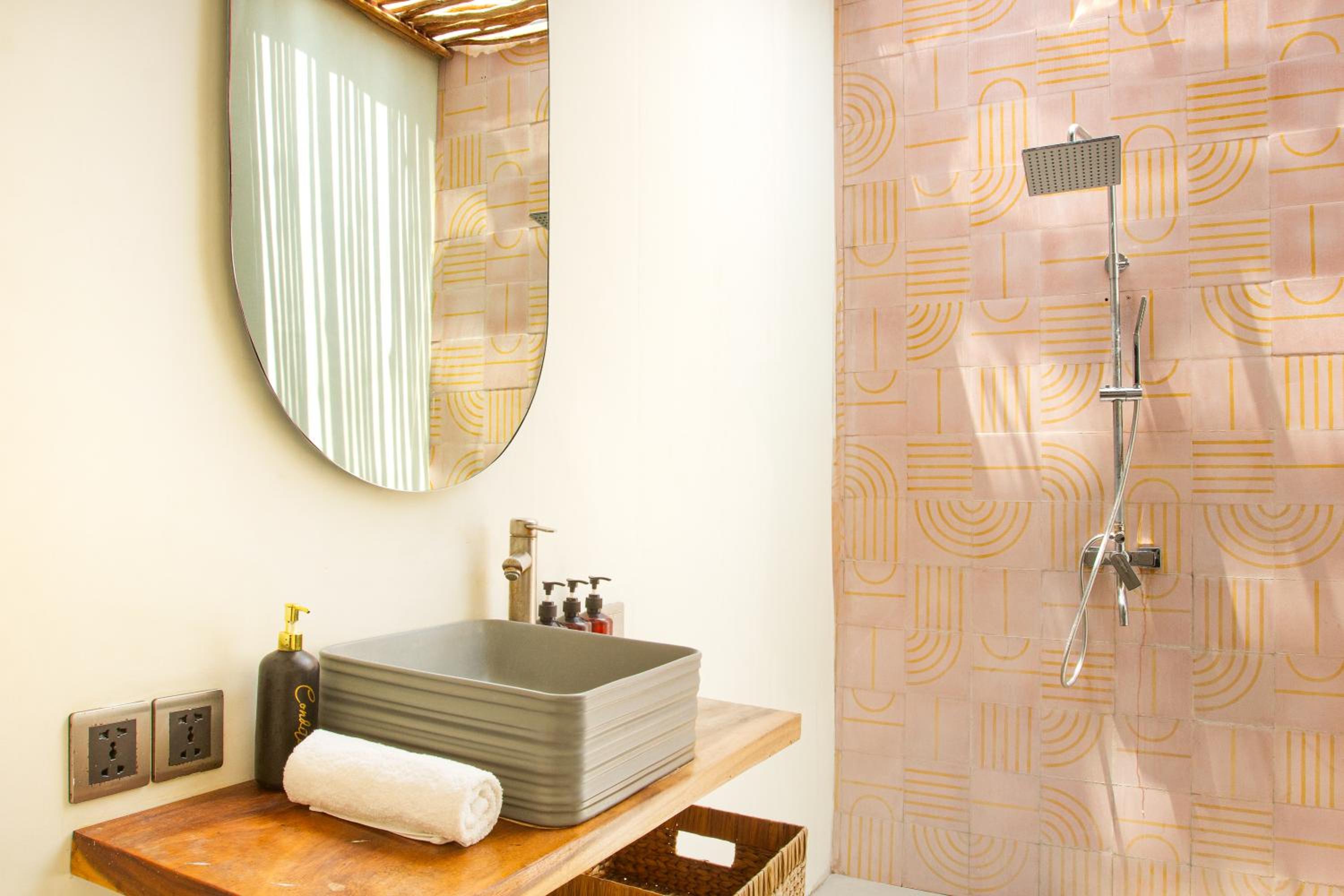 Villa Melko Stylish 4BR Villa with Pool & Rooftop Lounge