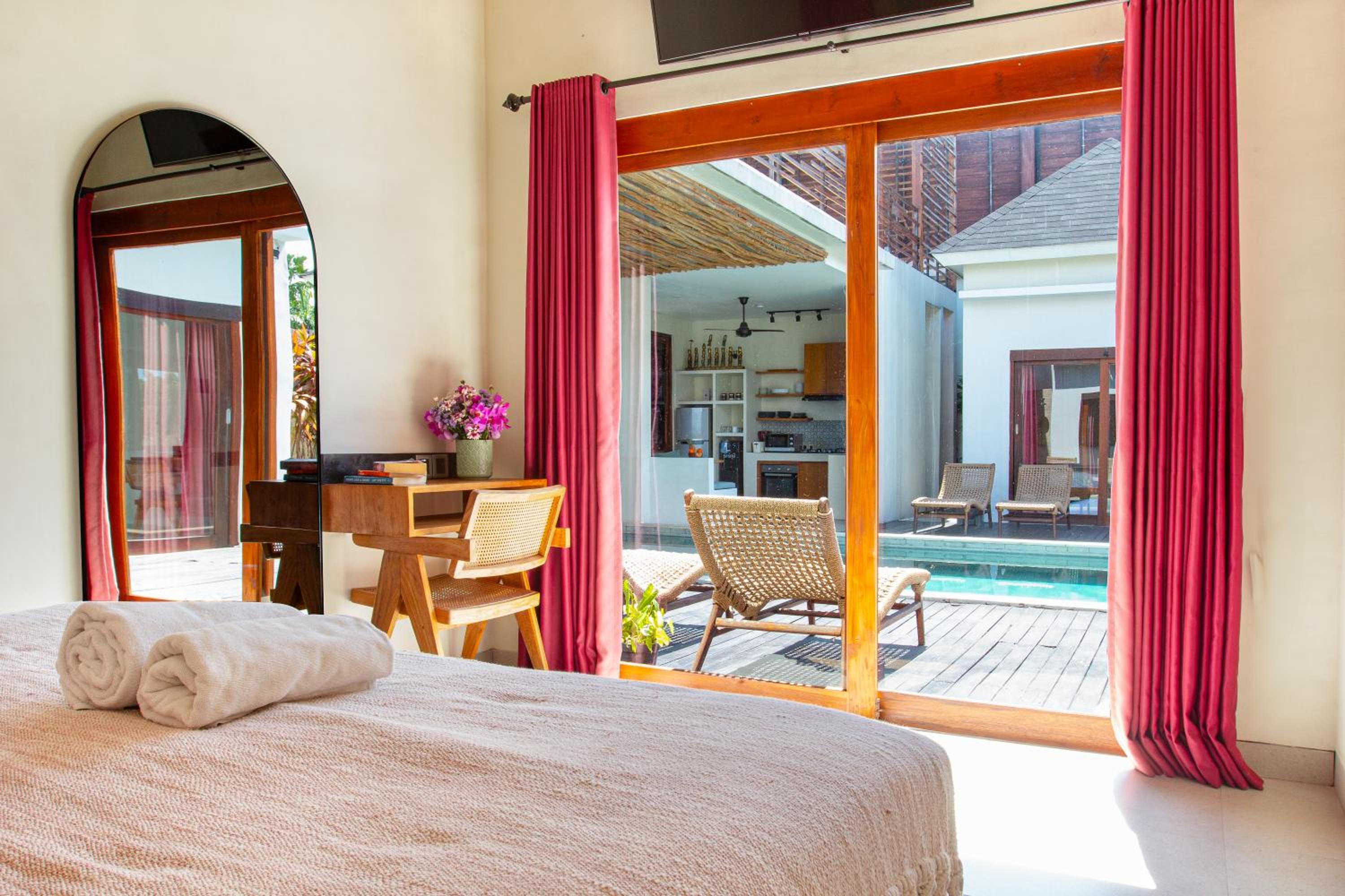 Villa Melko Stylish 4BR Villa with Pool & Rooftop Lounge