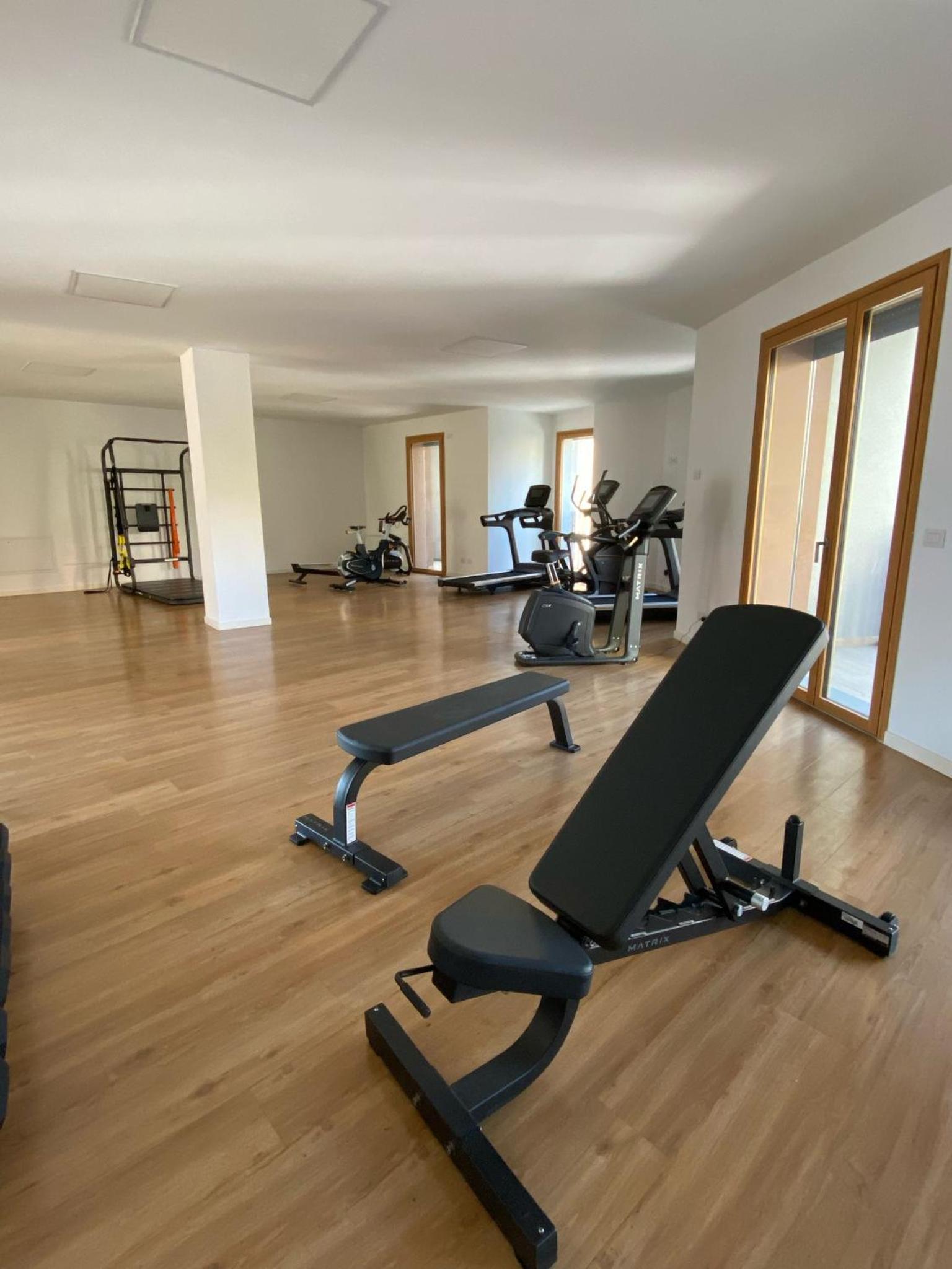 ComeCasa Milano Modern Retreat Gym & Style