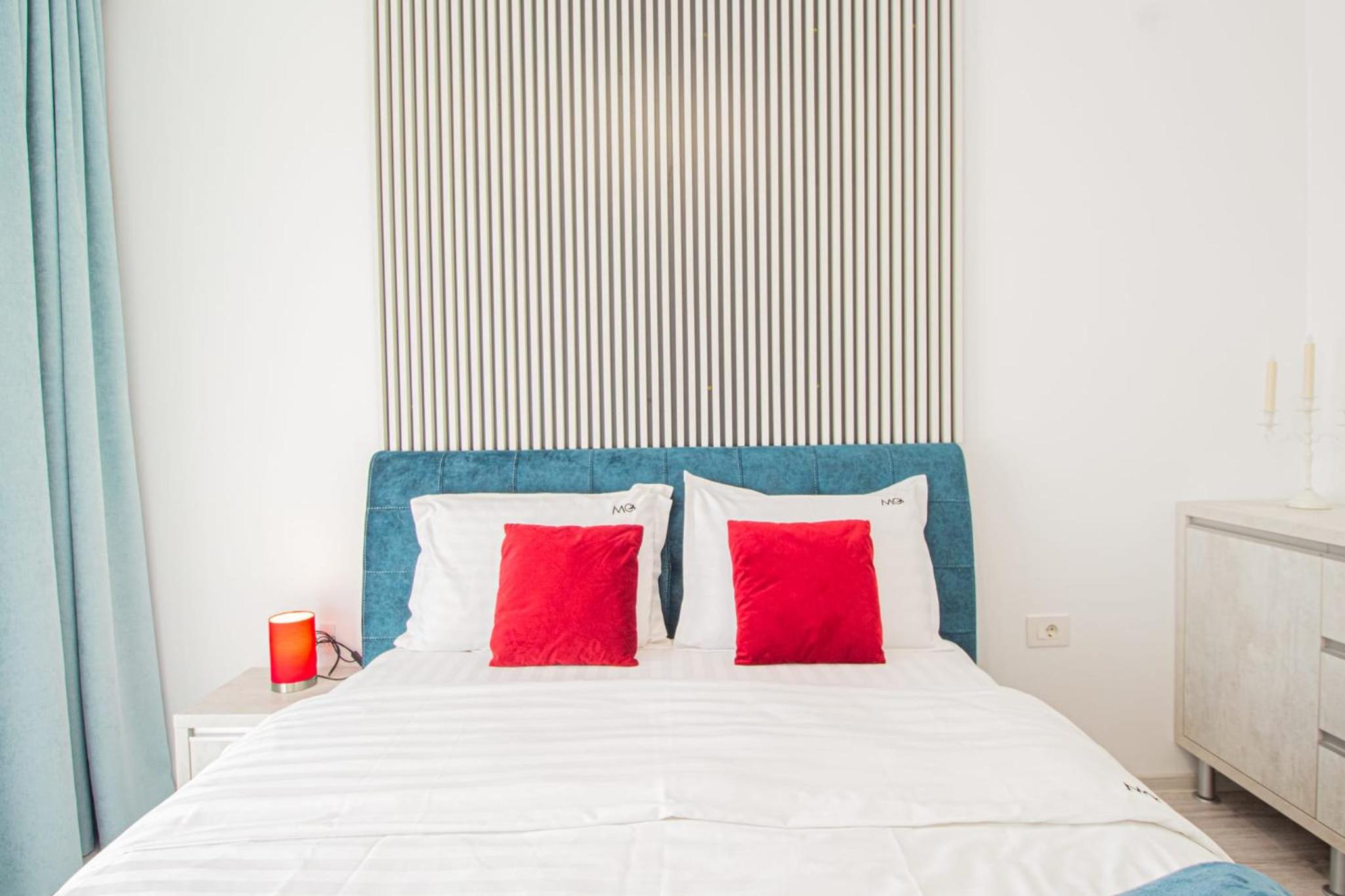 Spacious Holiday Apartment- Mountain View - Huge Balcony - Top Floor