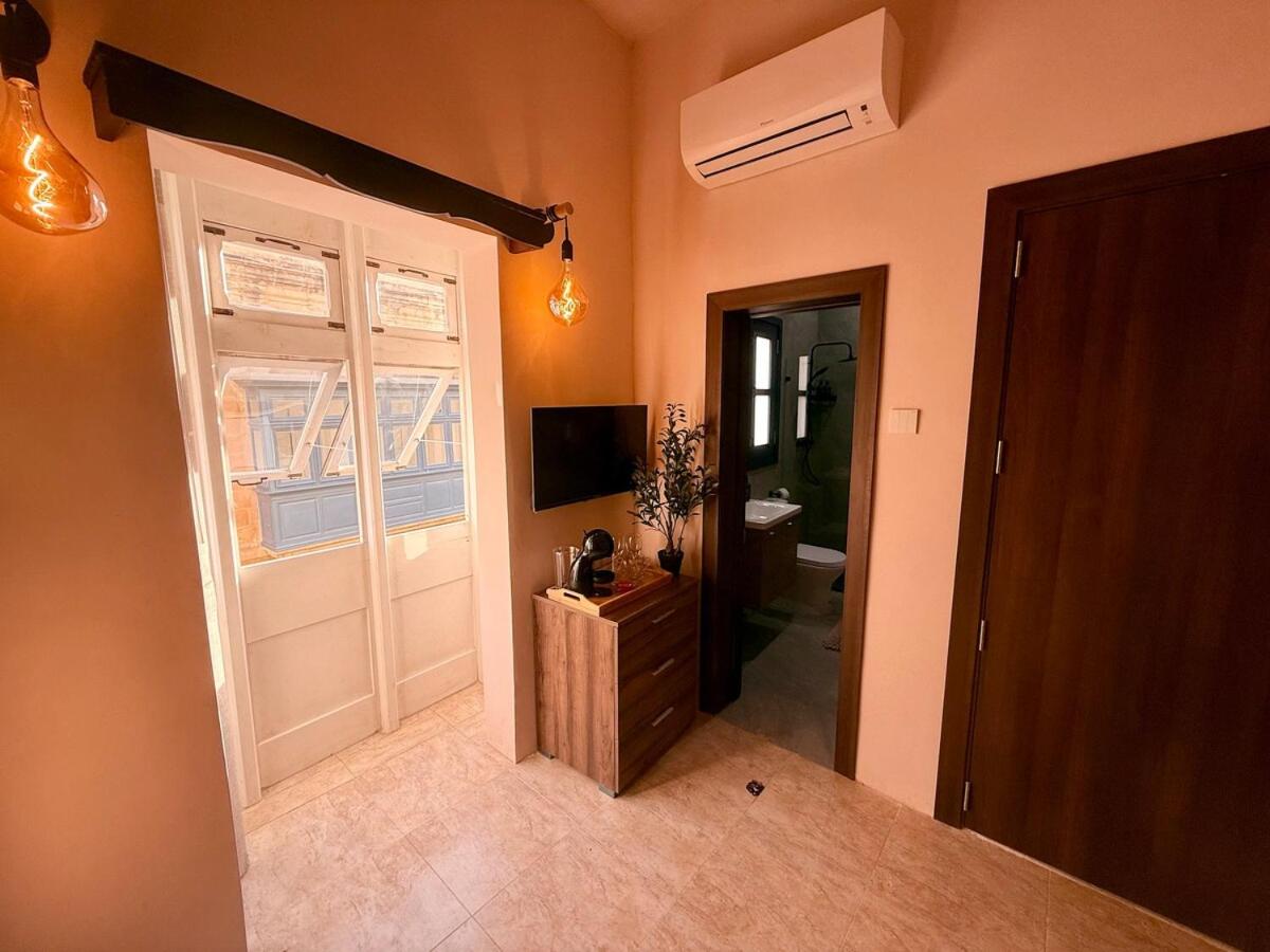Birgu Square House By Holi