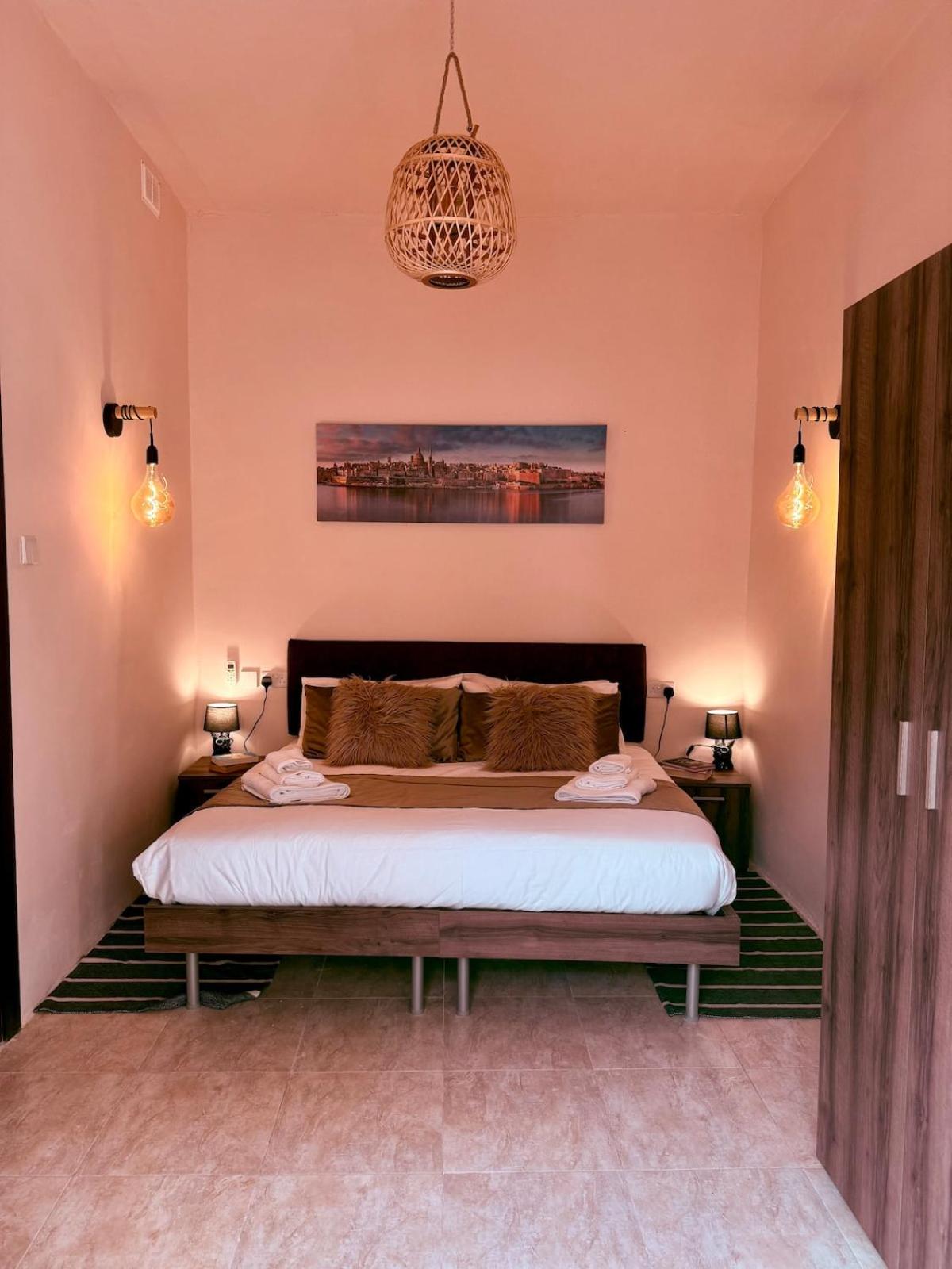 Birgu Square House By Holi