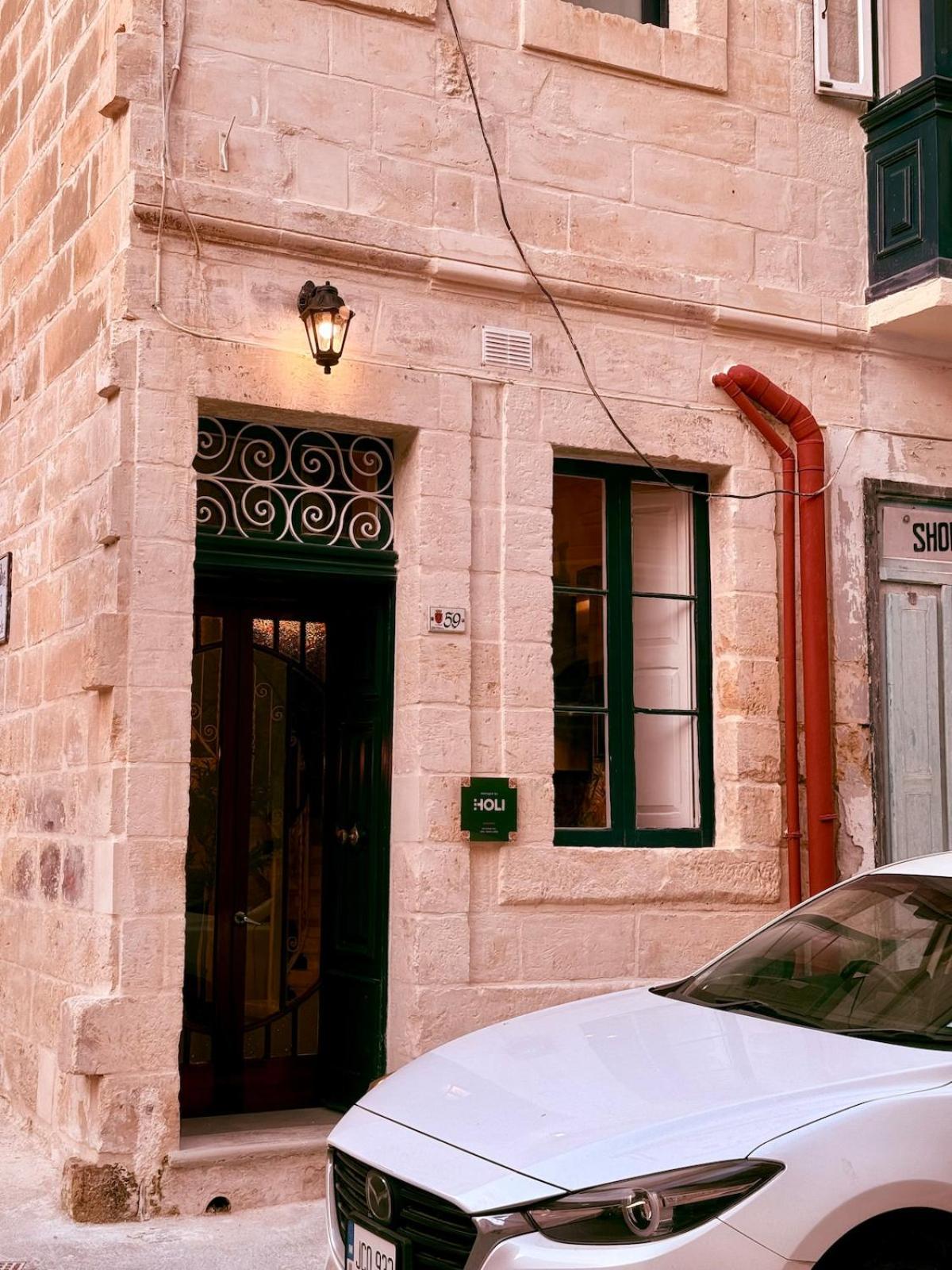 Birgu Square House By Holi