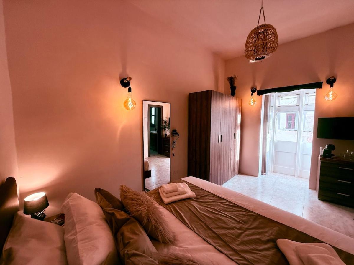 Birgu Square House By Holi
