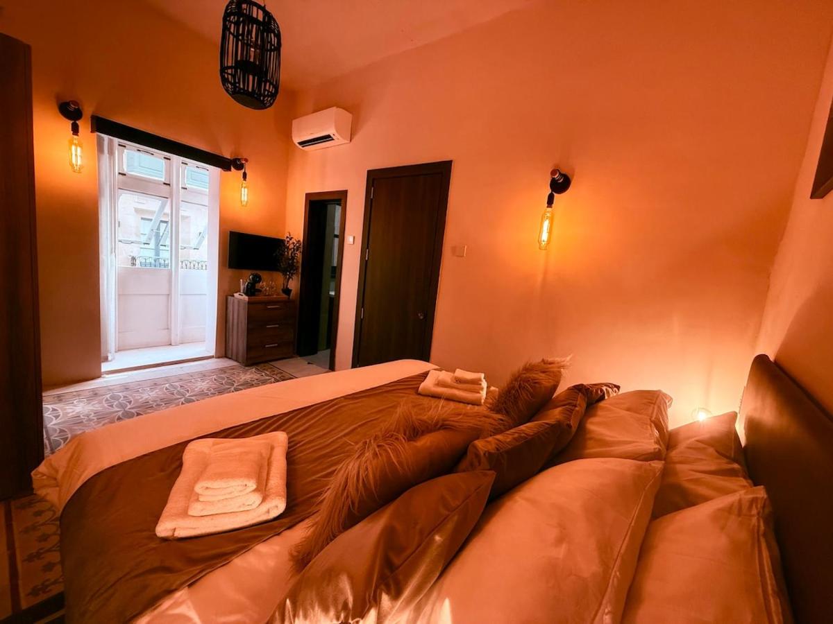 Birgu Square House By Holi