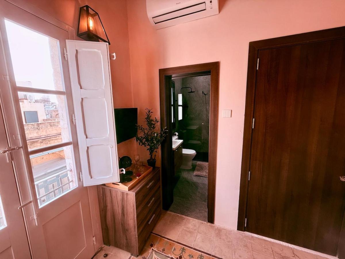 Birgu Square House By Holi