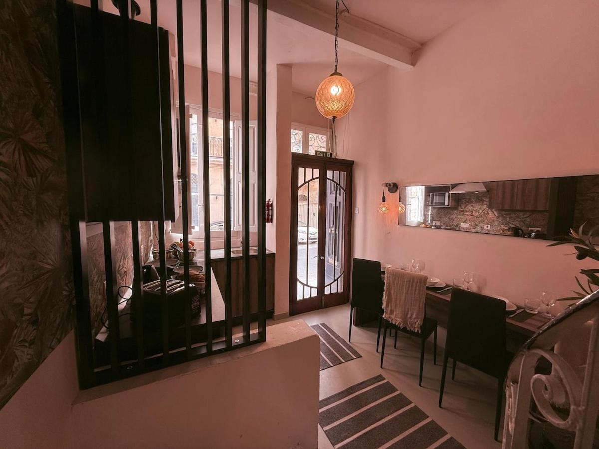 Birgu Square House By Holi