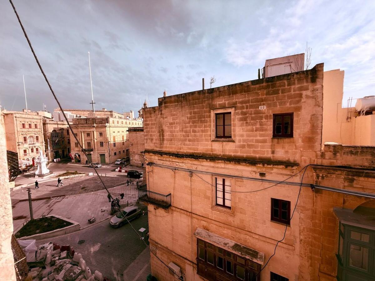 Birgu Square House By Holi