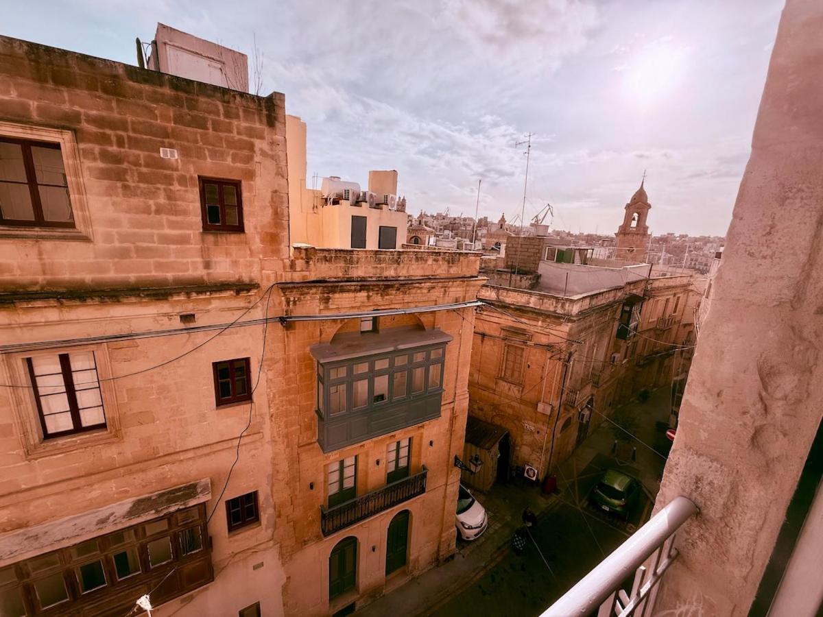 Birgu Square House By Holi