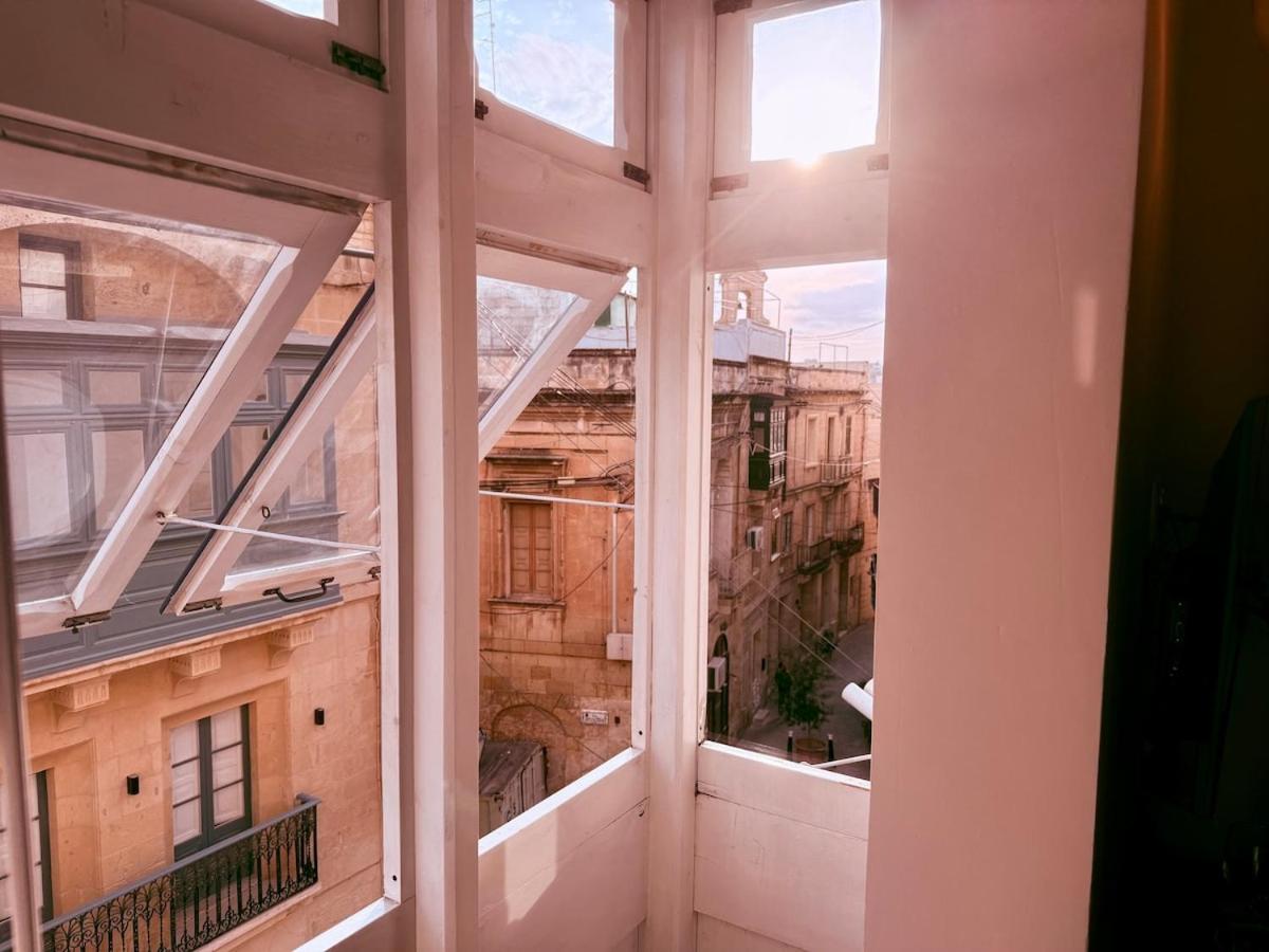 Birgu Square House By Holi