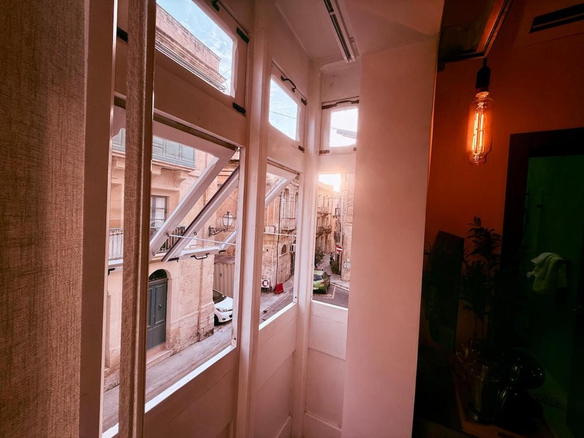 Birgu Square House By Holi
