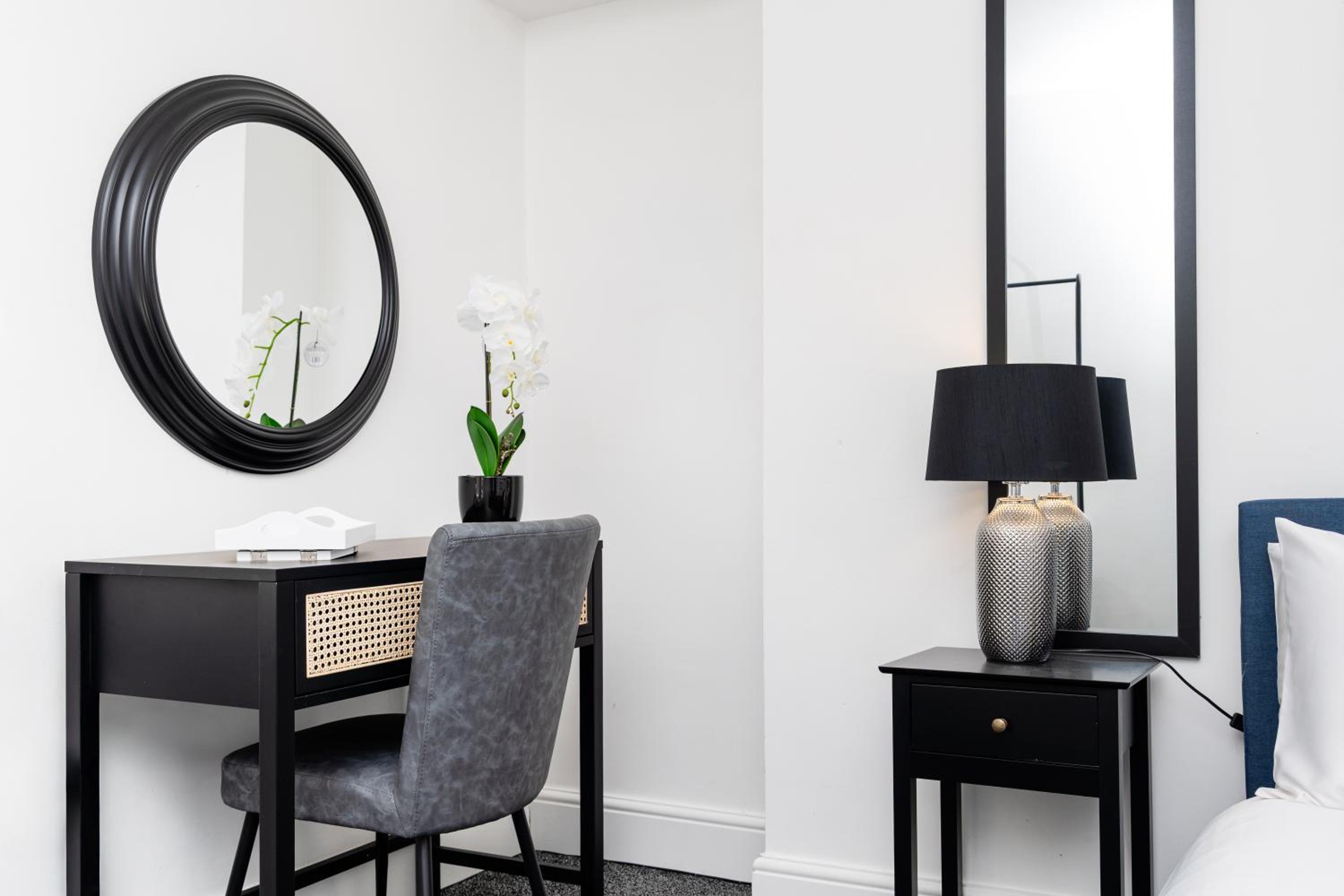 2 Bedroom Apartment-Free Parking