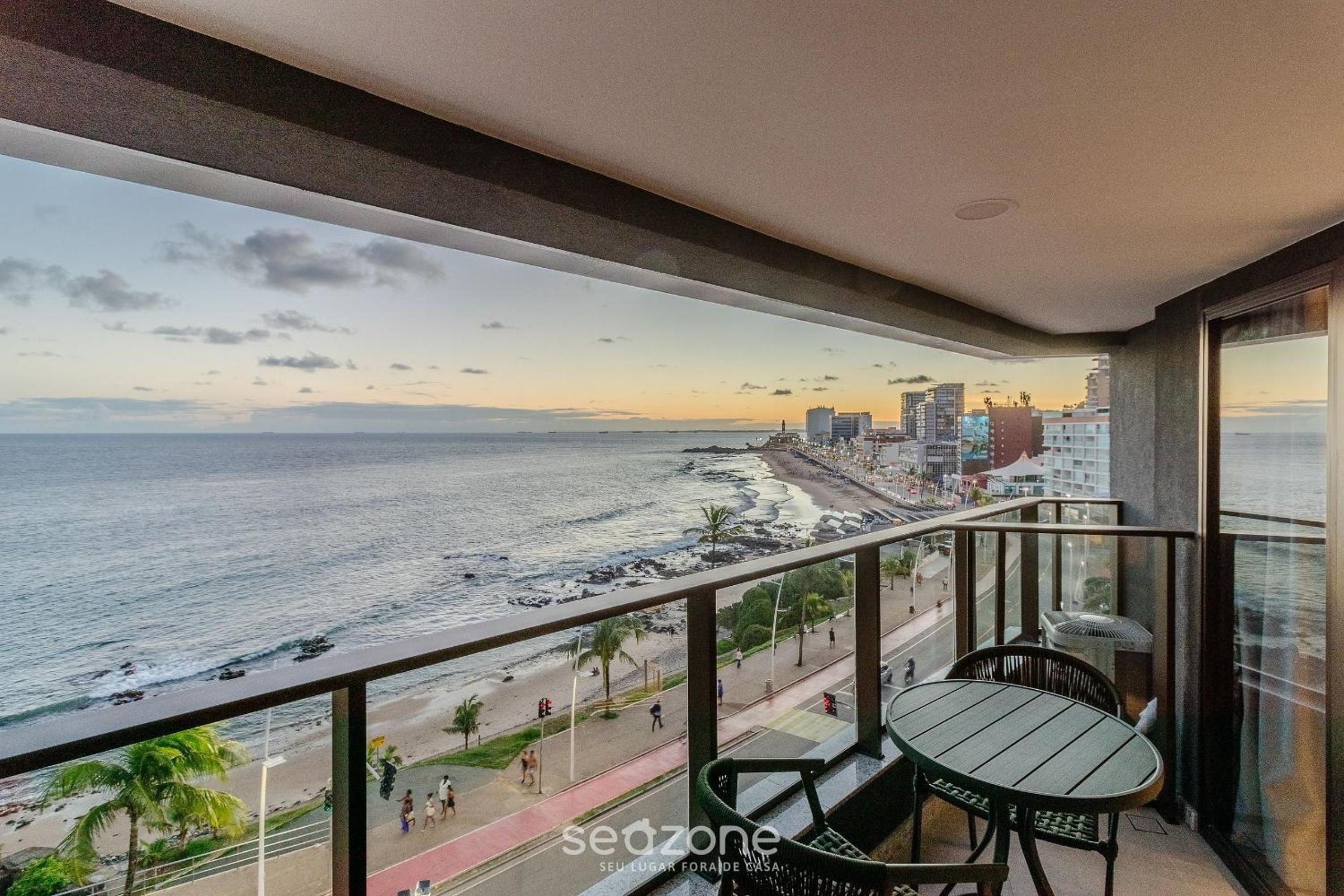 Beachfront Building with Swimming Pool in Barra in SSA - SPB