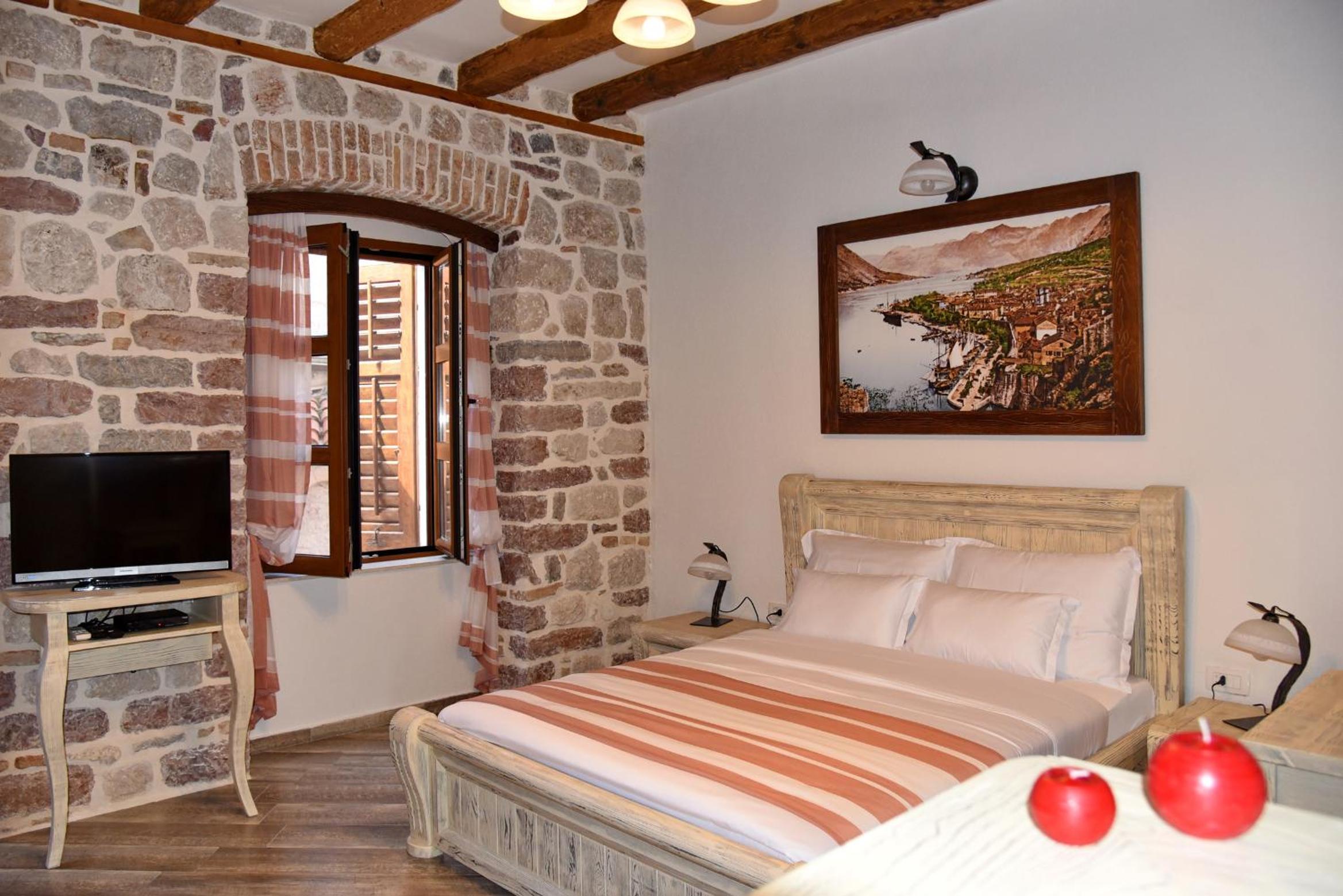 Photo 33