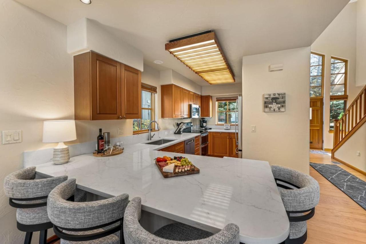 Spectacular views with Private Hot Tub Sleeps 16