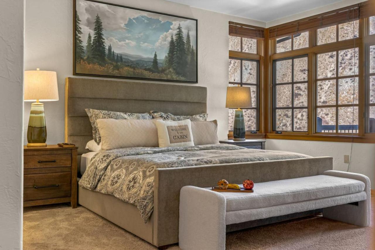Spectacular views with Private Hot Tub Sleeps 16