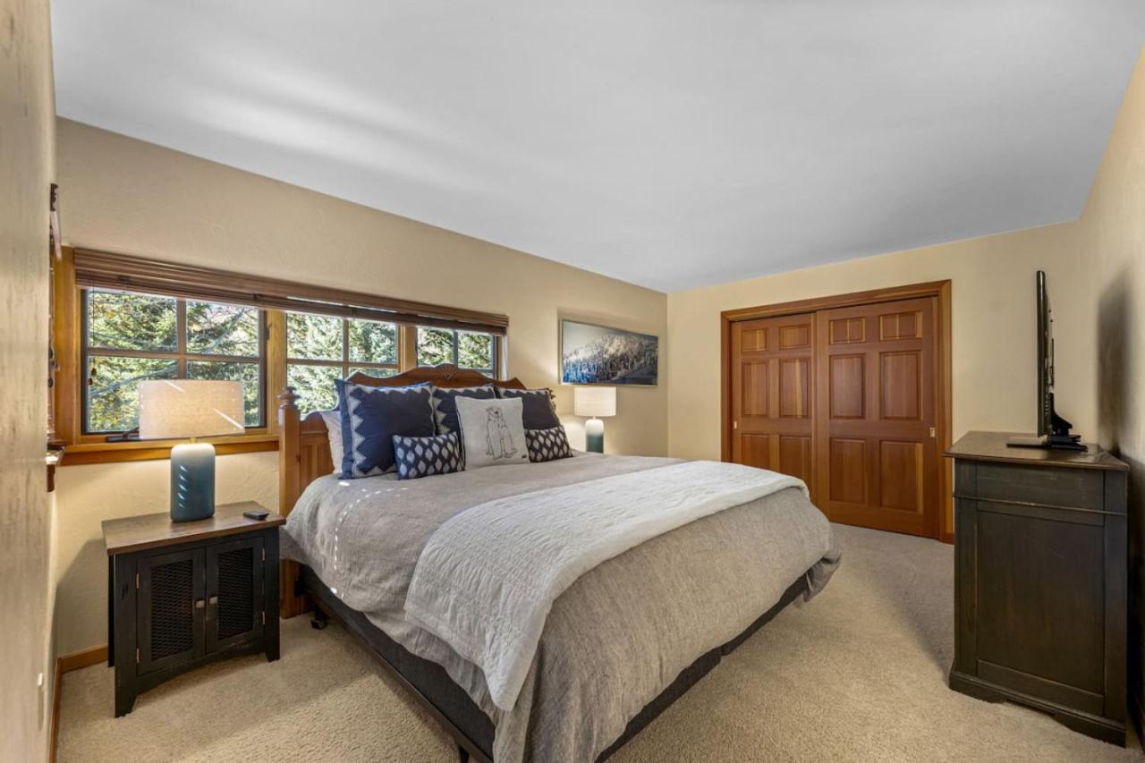 Spectacular views with Private Hot Tub Sleeps 16