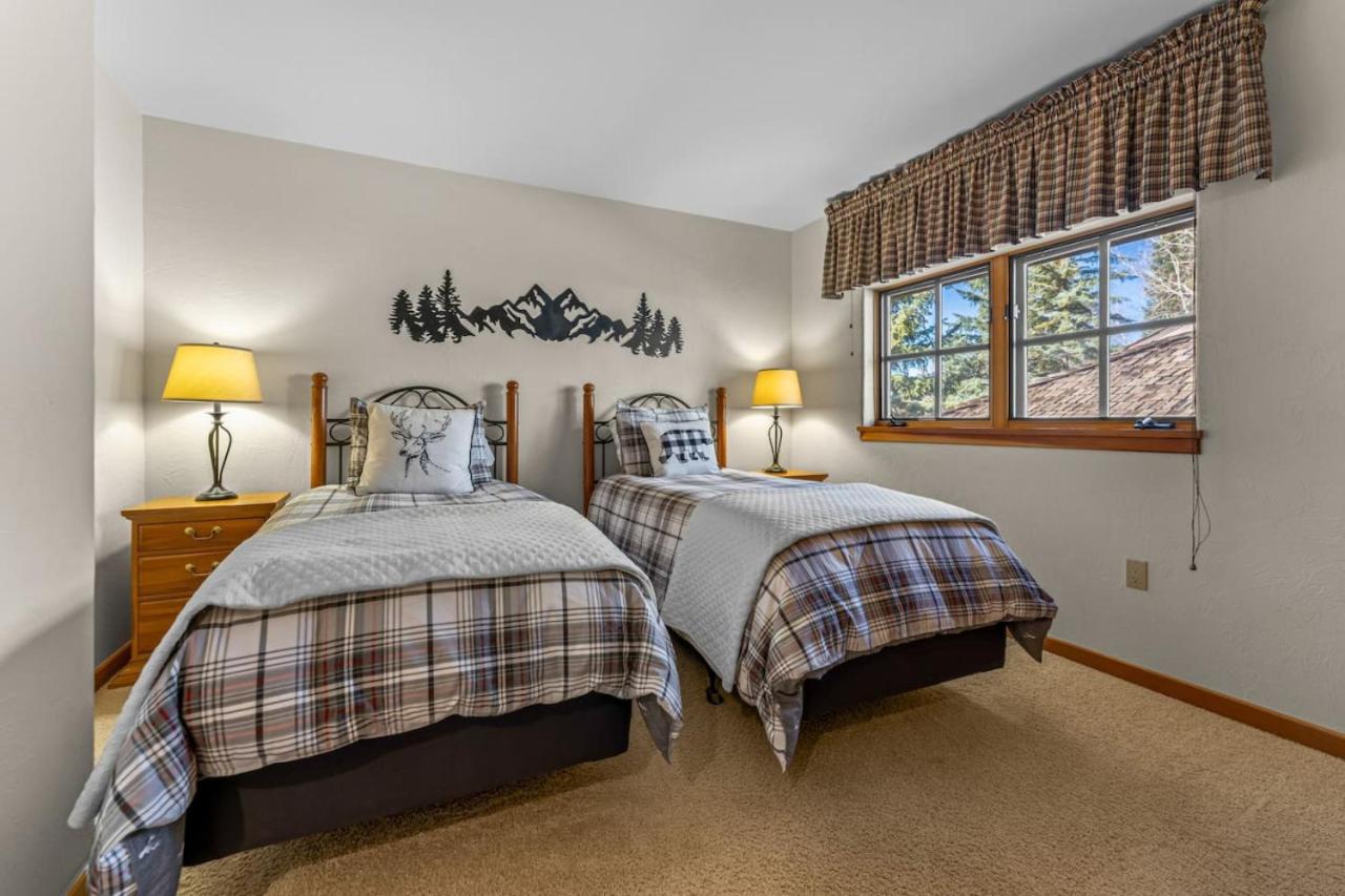 Spectacular views with Private Hot Tub Sleeps 16