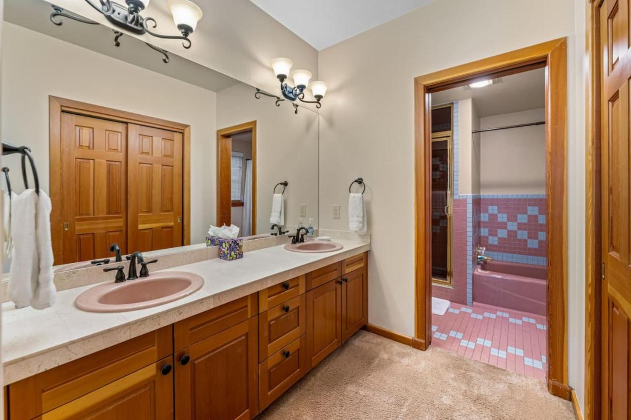 Spectacular views with Private Hot Tub Sleeps 16