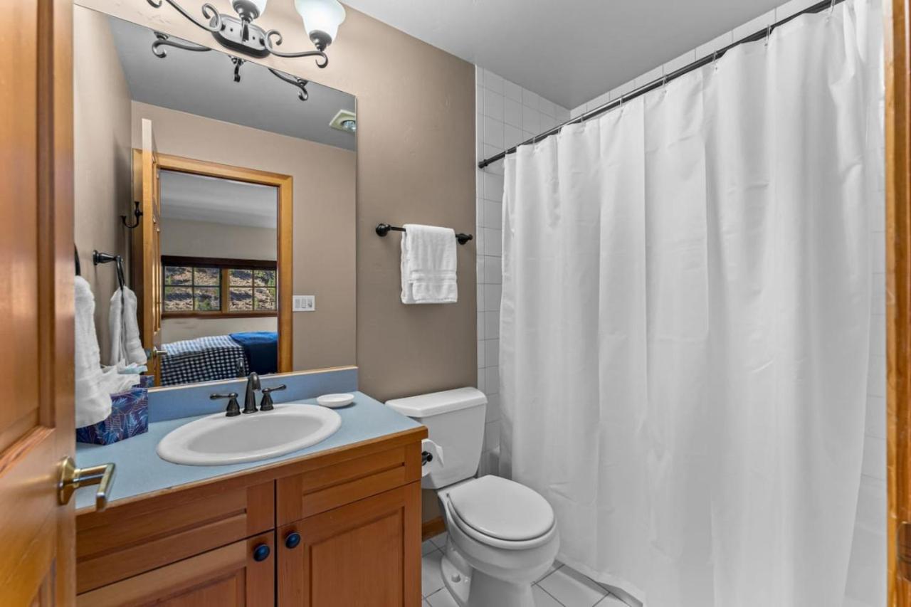 Spectacular views with Private Hot Tub Sleeps 16