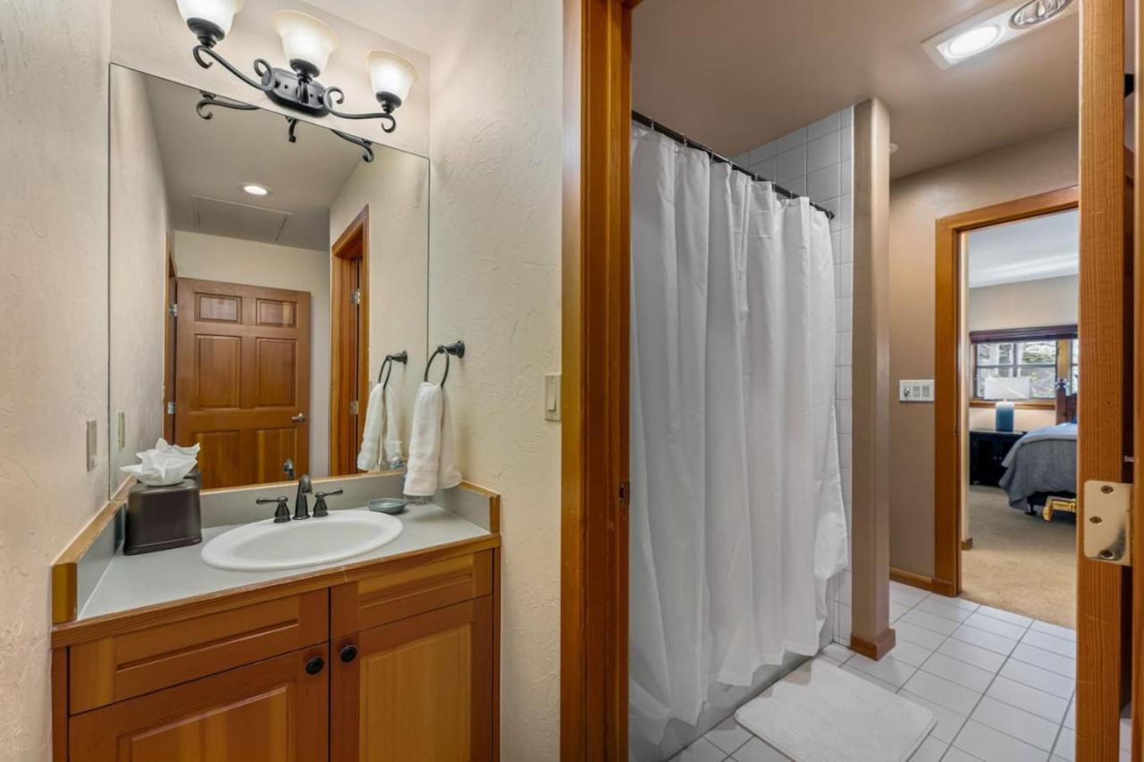 Spectacular views with Private Hot Tub Sleeps 16