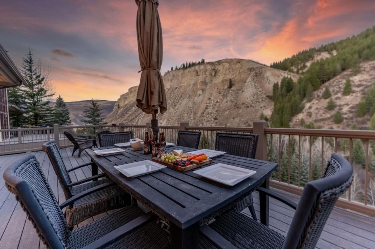 Spectacular views with Private Hot Tub Sleeps 16