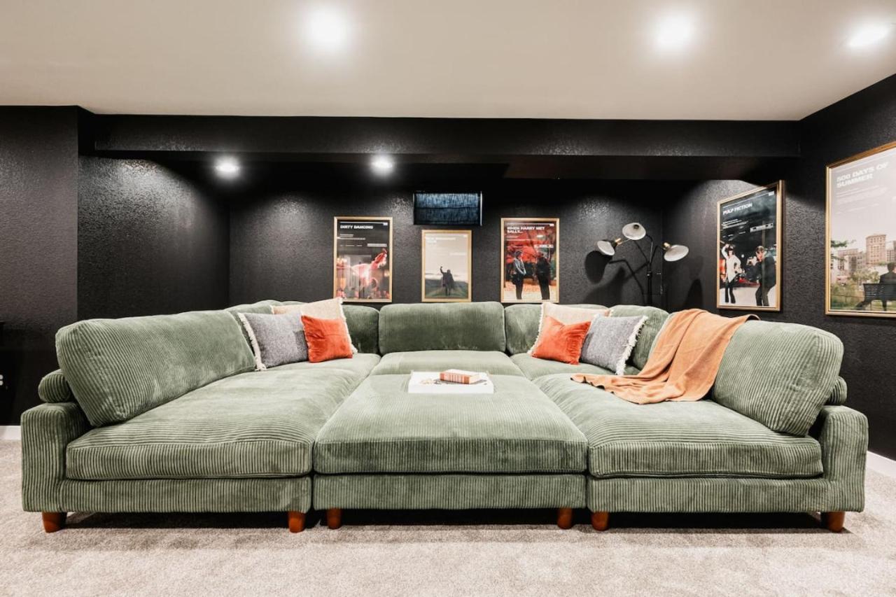 Luxe Home with Hot Tub Movie Room and Firepit Near Denver