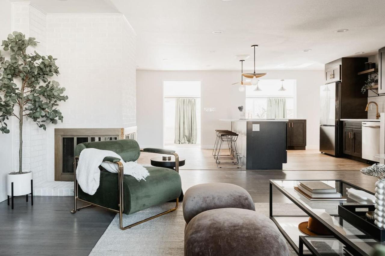 Luxe Home with Hot Tub Movie Room and Firepit Near Denver