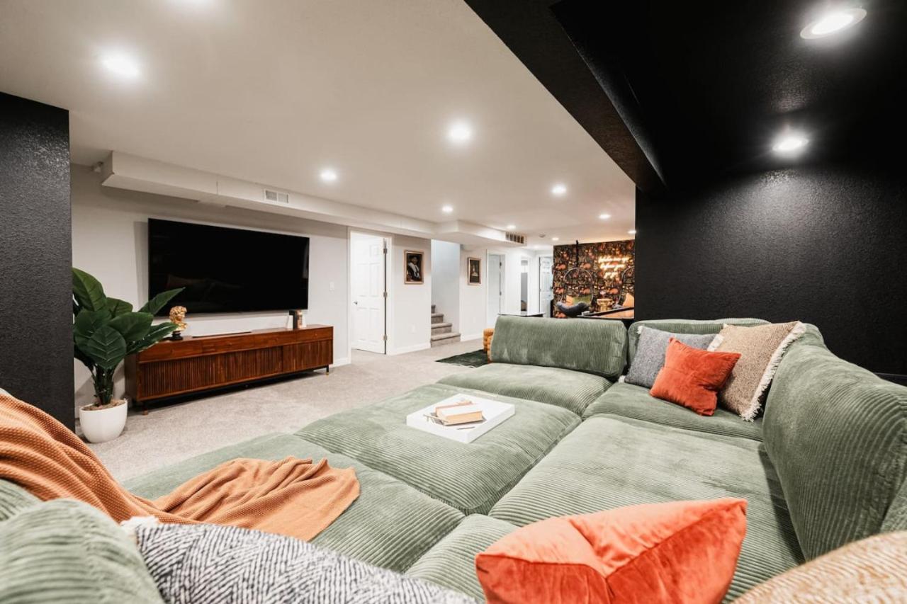 Luxe Home with Hot Tub Movie Room and Firepit Near Denver