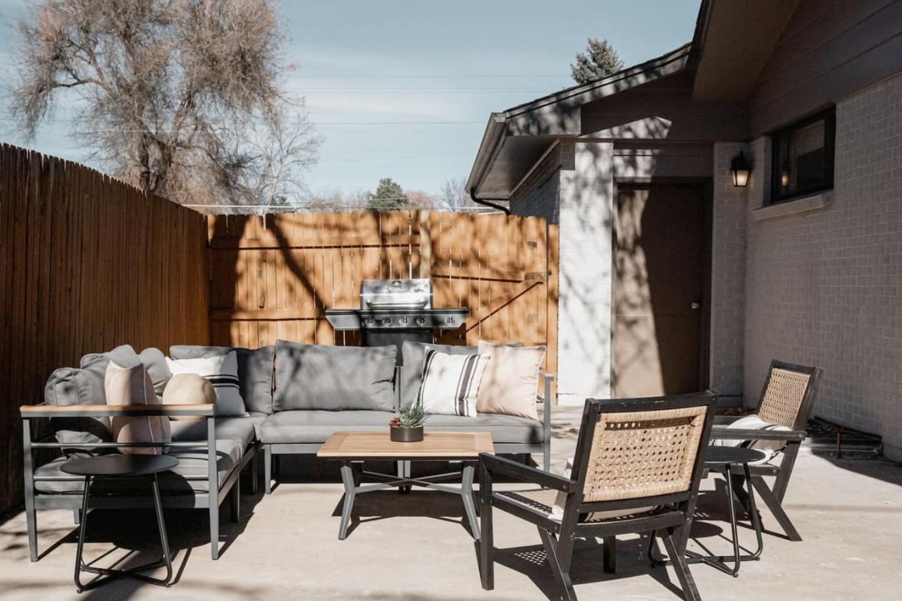 Luxe Home with Hot Tub Movie Room and Firepit Near Denver