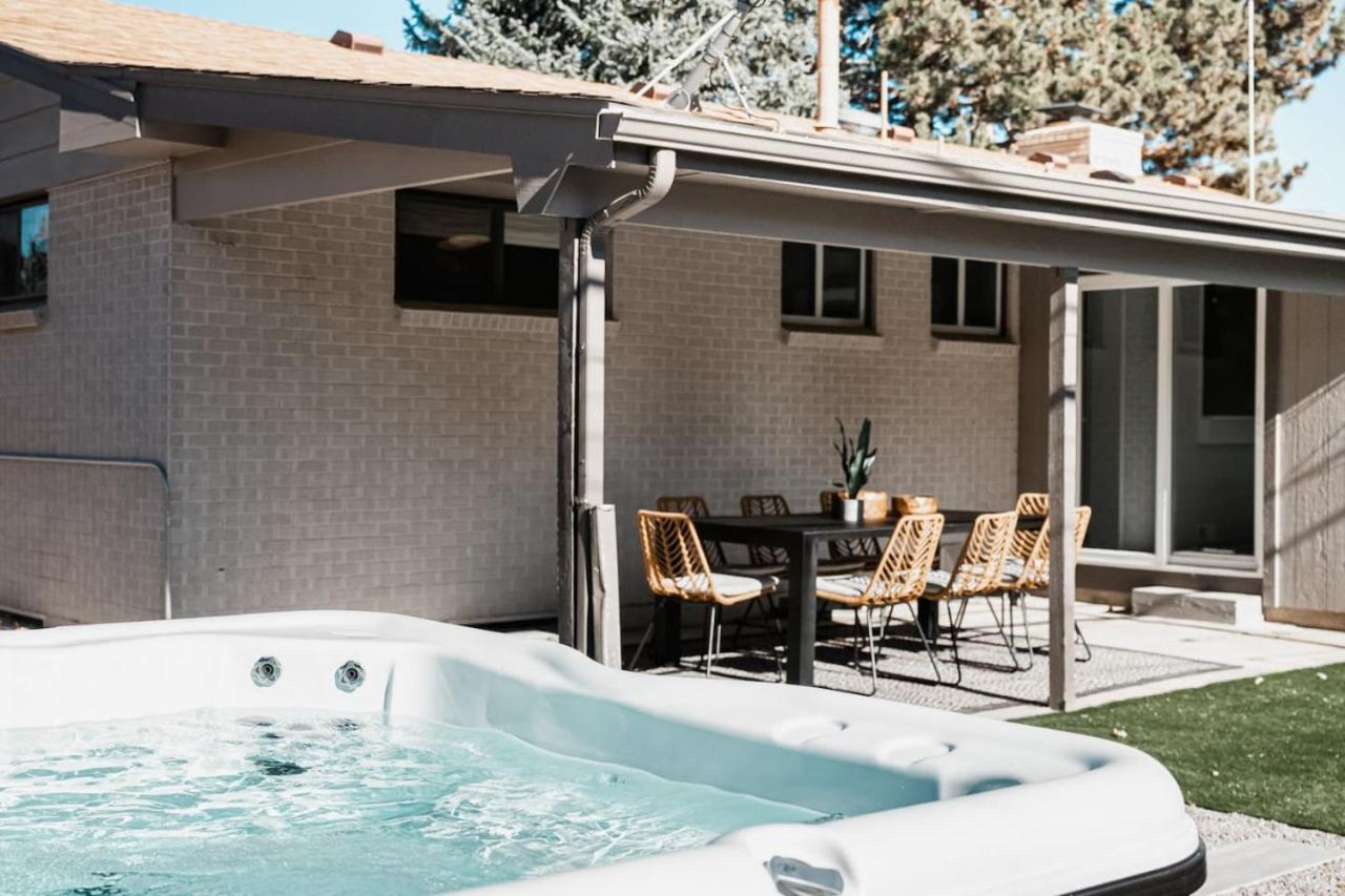 Luxe Home with Hot Tub Movie Room and Firepit Near Denver