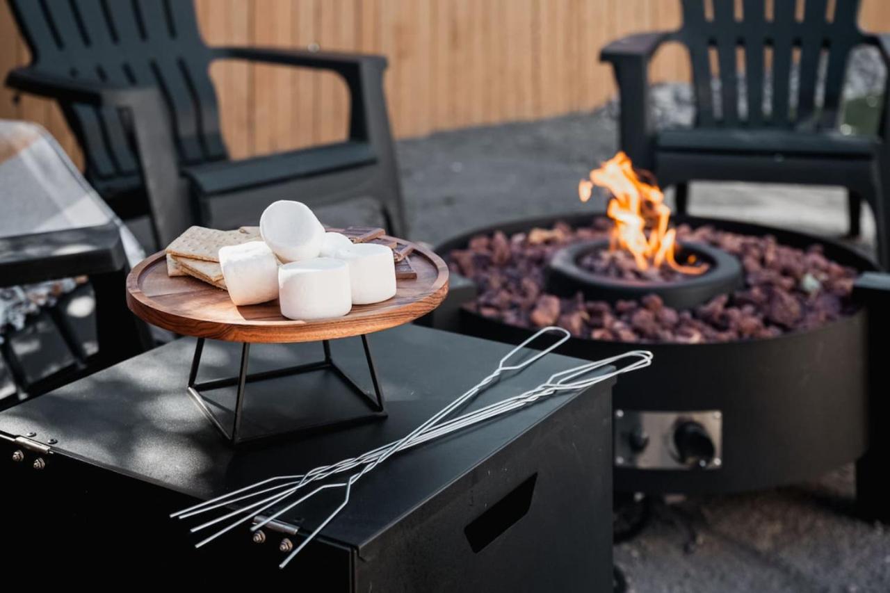 Luxe Home with Hot Tub Movie Room and Firepit Near Denver