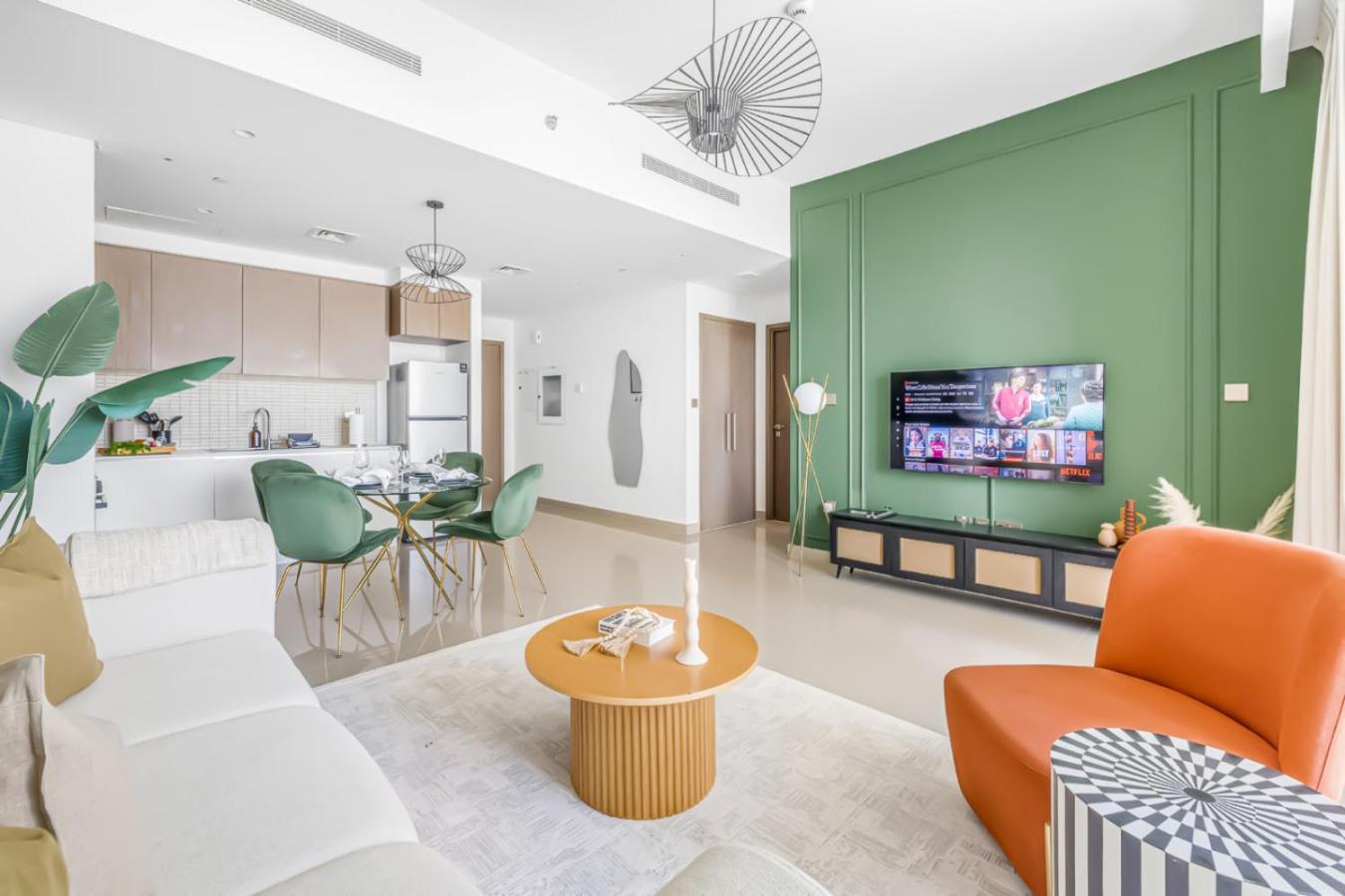 Large 1BR with Gym and Pool in Iconic Tower
