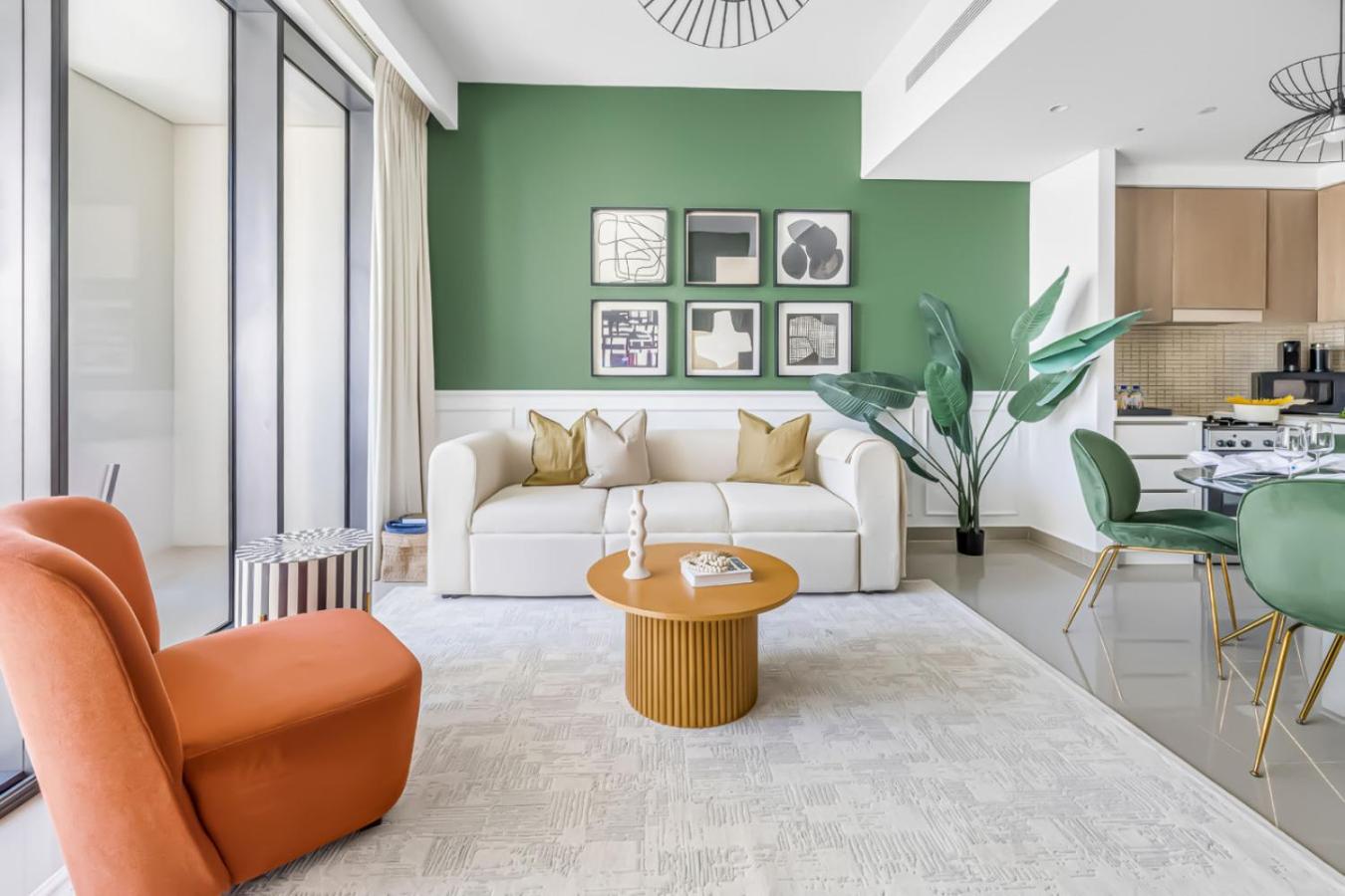 Large 1BR with Gym and Pool in Iconic Tower