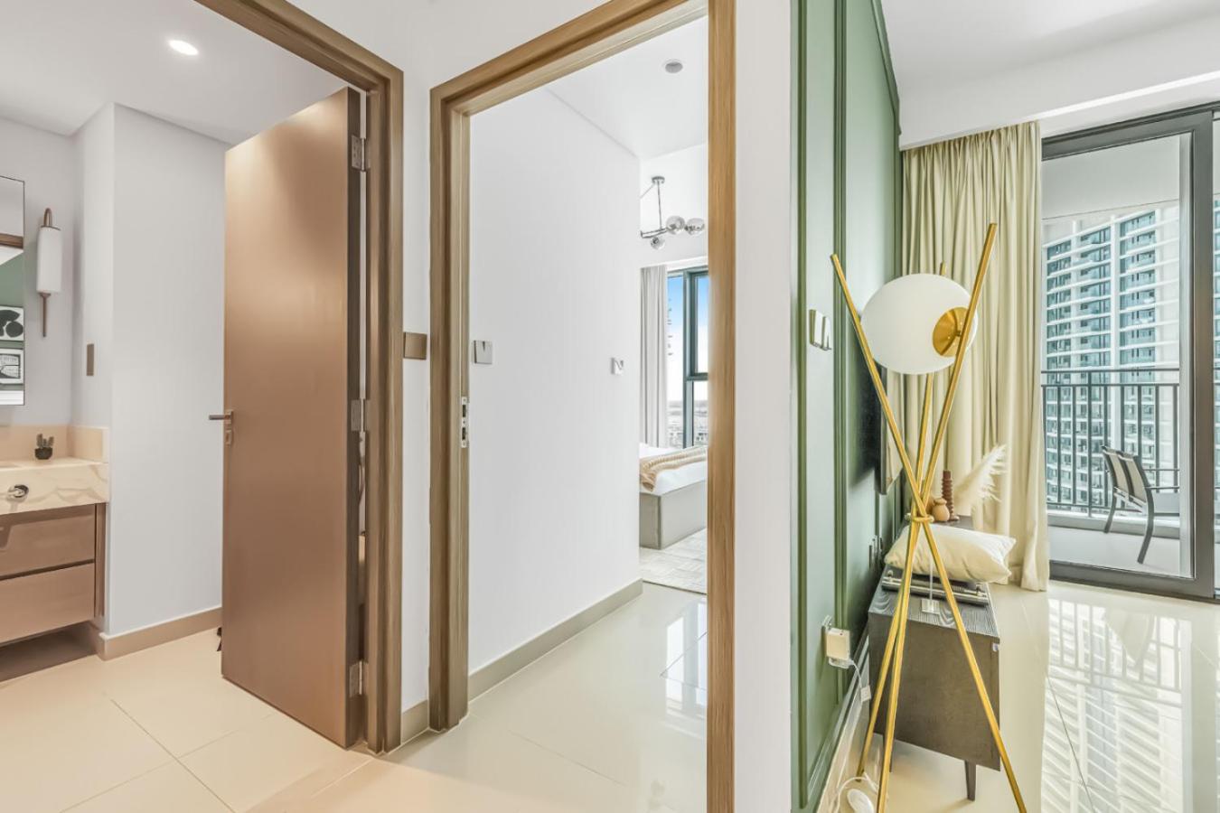 Large 1BR with Gym and Pool in Iconic Tower