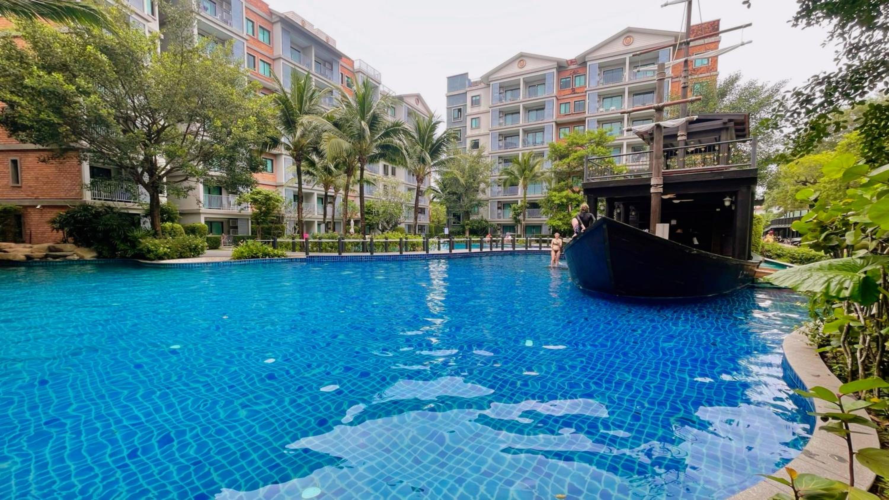 Digital Nomad Home Away With Pool & Gym